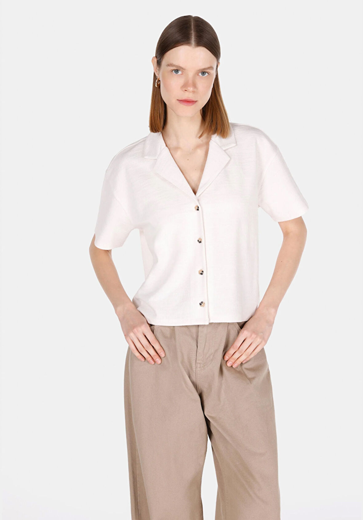 Regular Fit Polo Yaka Jakarlı Kadın Beyaz Kısa Kol Tişört Cl1073977
