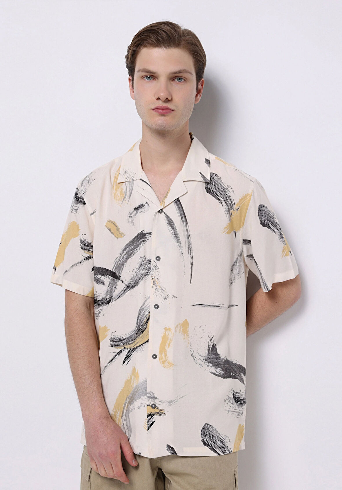 Regular Fit Shirt Neck Baskılı Erkek Bej Kısa Kol Gömlek