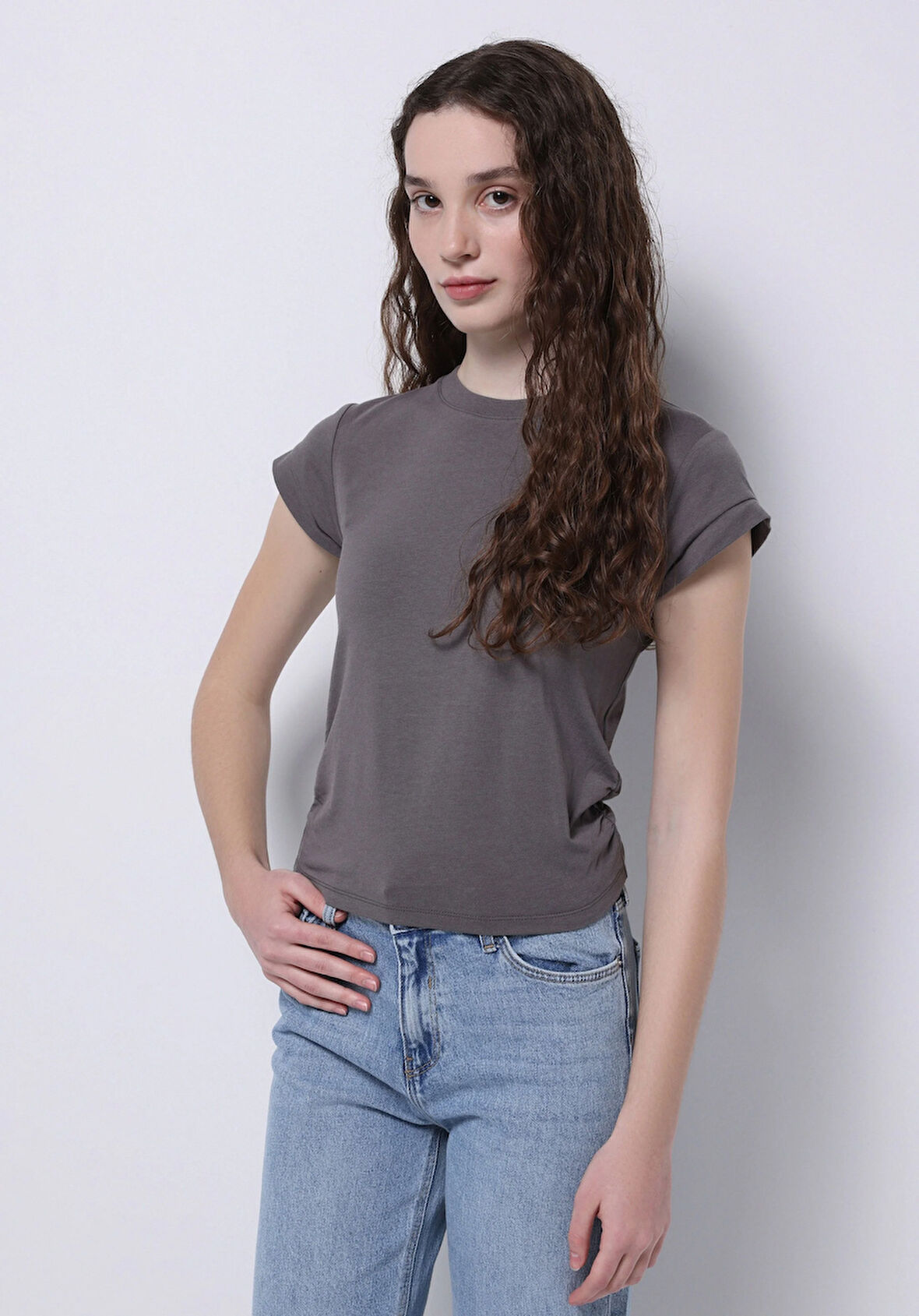 Slim Fit Yuvarlak Yaka Düz Kadın Gri Kısa Kol Tişört