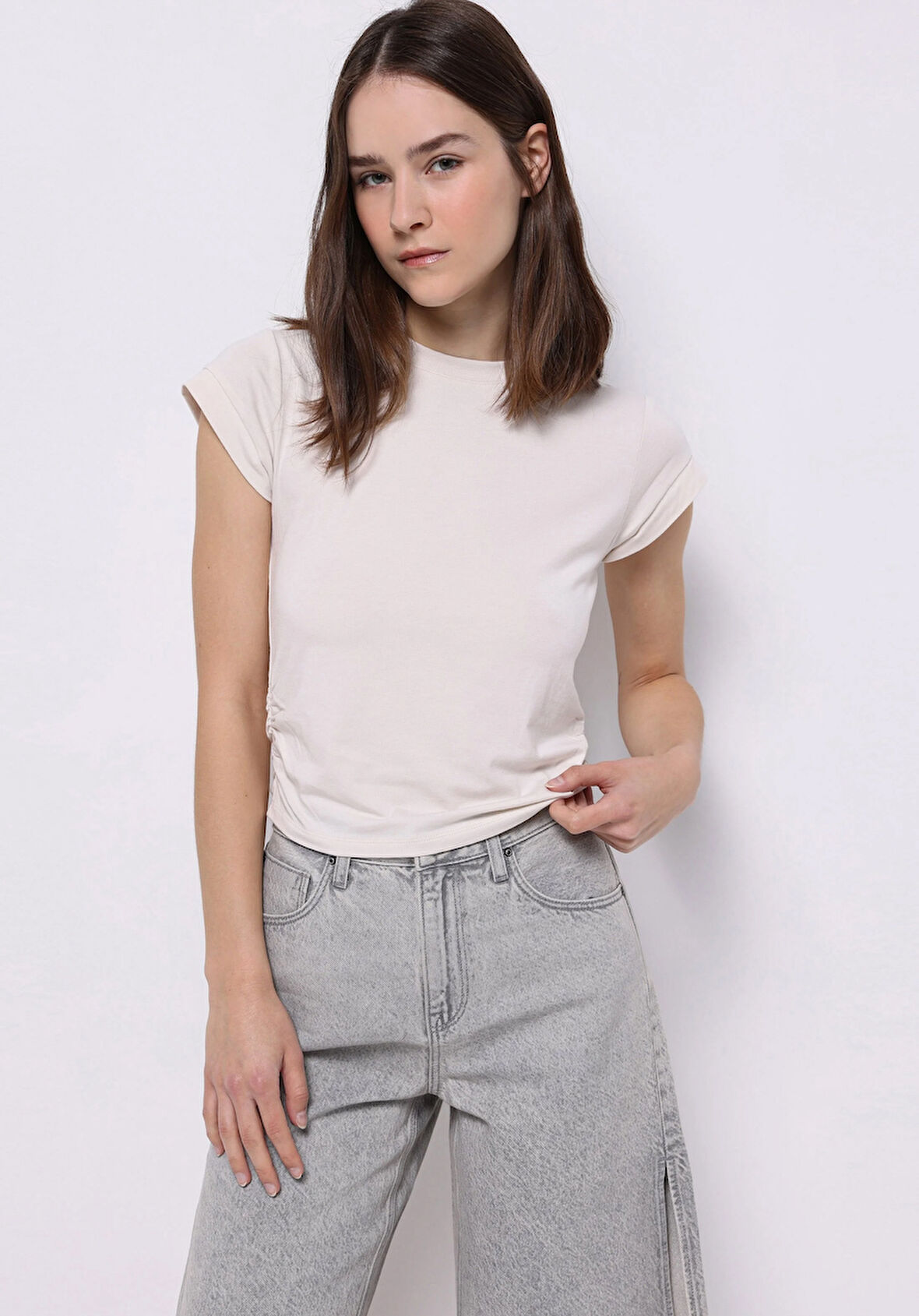 Slim Fit Yuvarlak Yaka Düz Kadın Ekru Kısa Kol Tişört