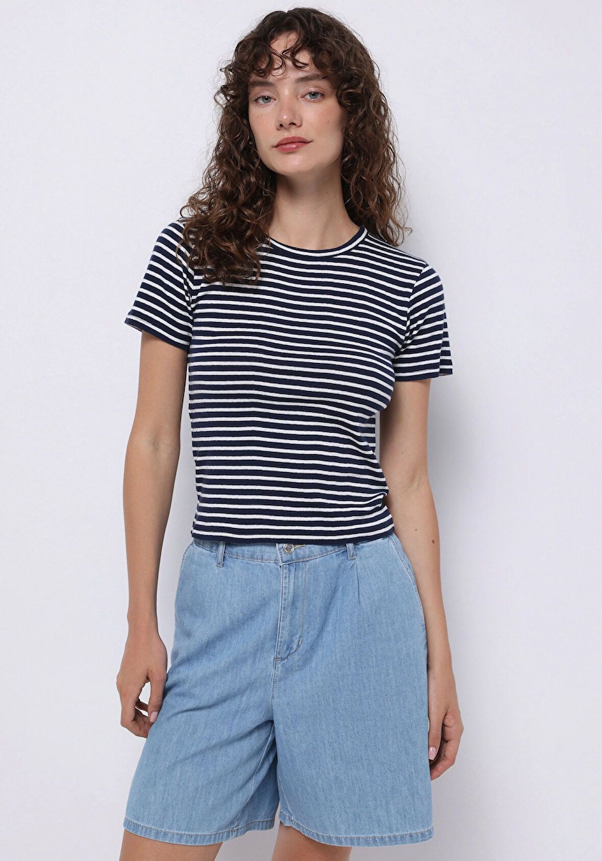 Slim Fit Yuvarlak Yaka Çizgili Kadın Lacivert Kısa Kol Tişört