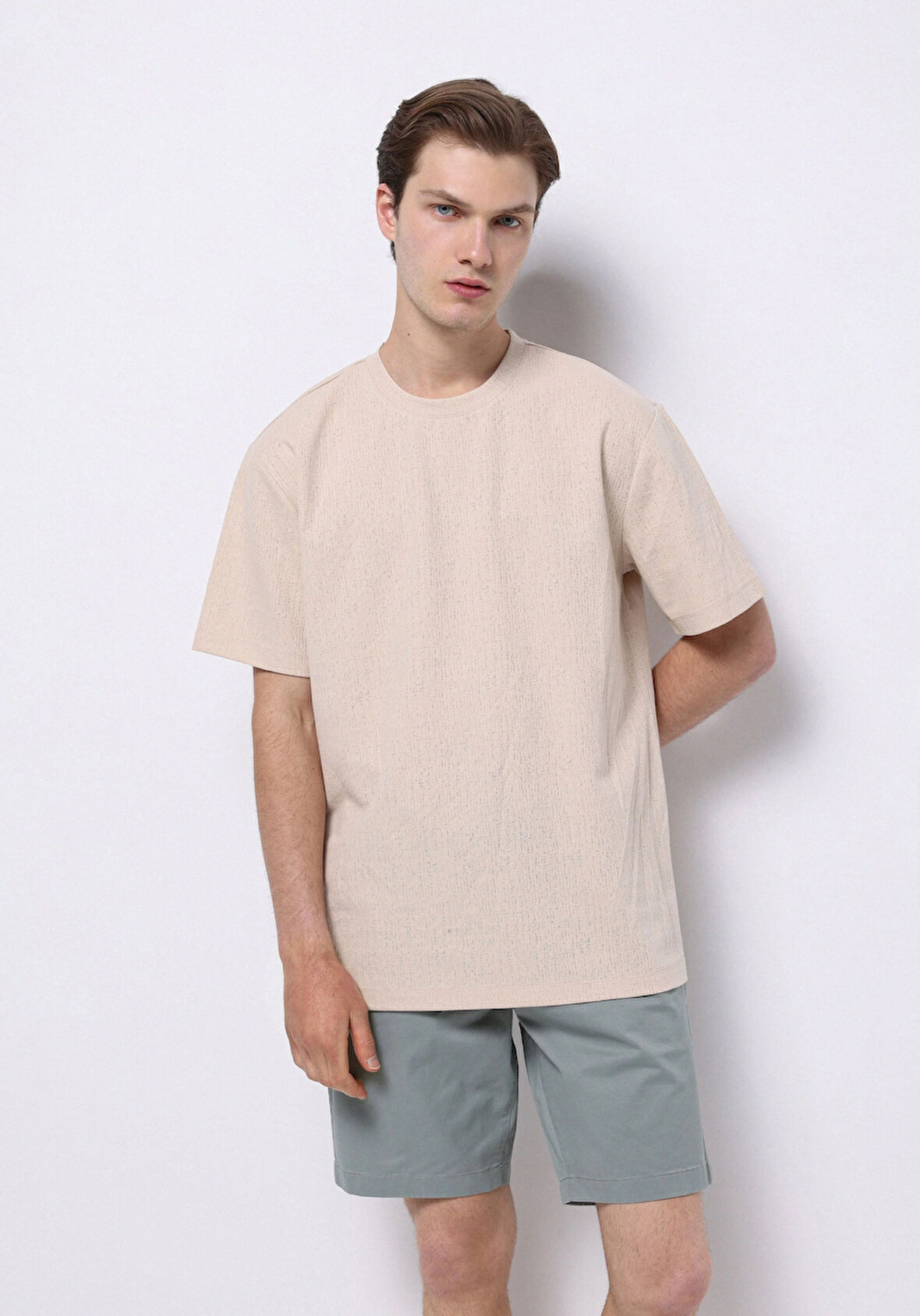 Comfort Fit Yuvarlak Yaka Jakarlı Erkek Bej Kısa Kol Tişört