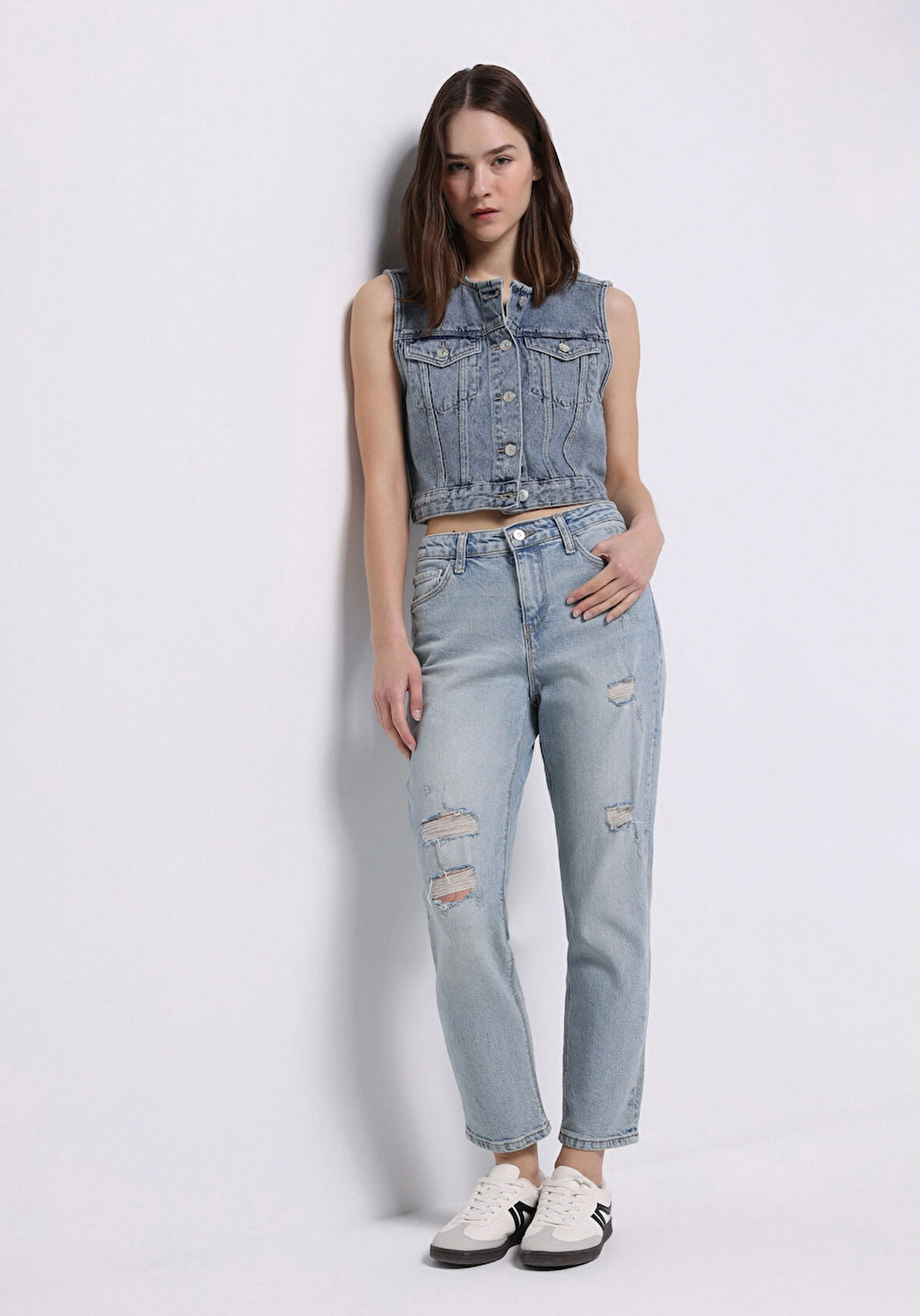 Mom Fit Yüksel Bel Daralan Paça Kadın Açik İndigo Jean Pantolon