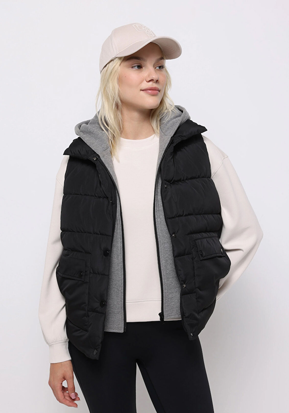 Regular Fit Kapüşonlu Fermuarlı Astarlı Suya Dayanıklı Kadın Siyah Yelek