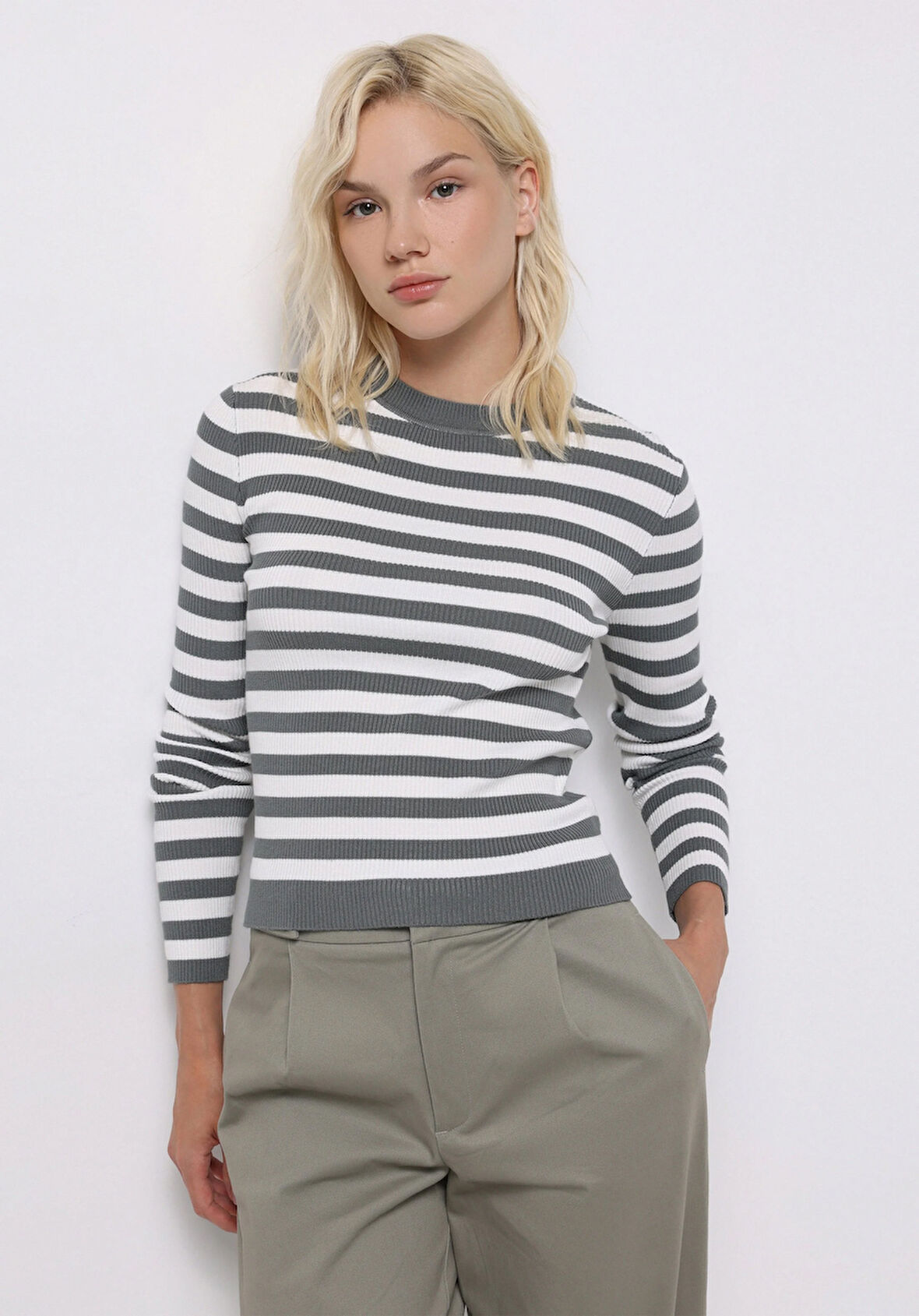 Slim Fit Yuvarlak Yaka Çizgili Kadın Yeşil Kazak