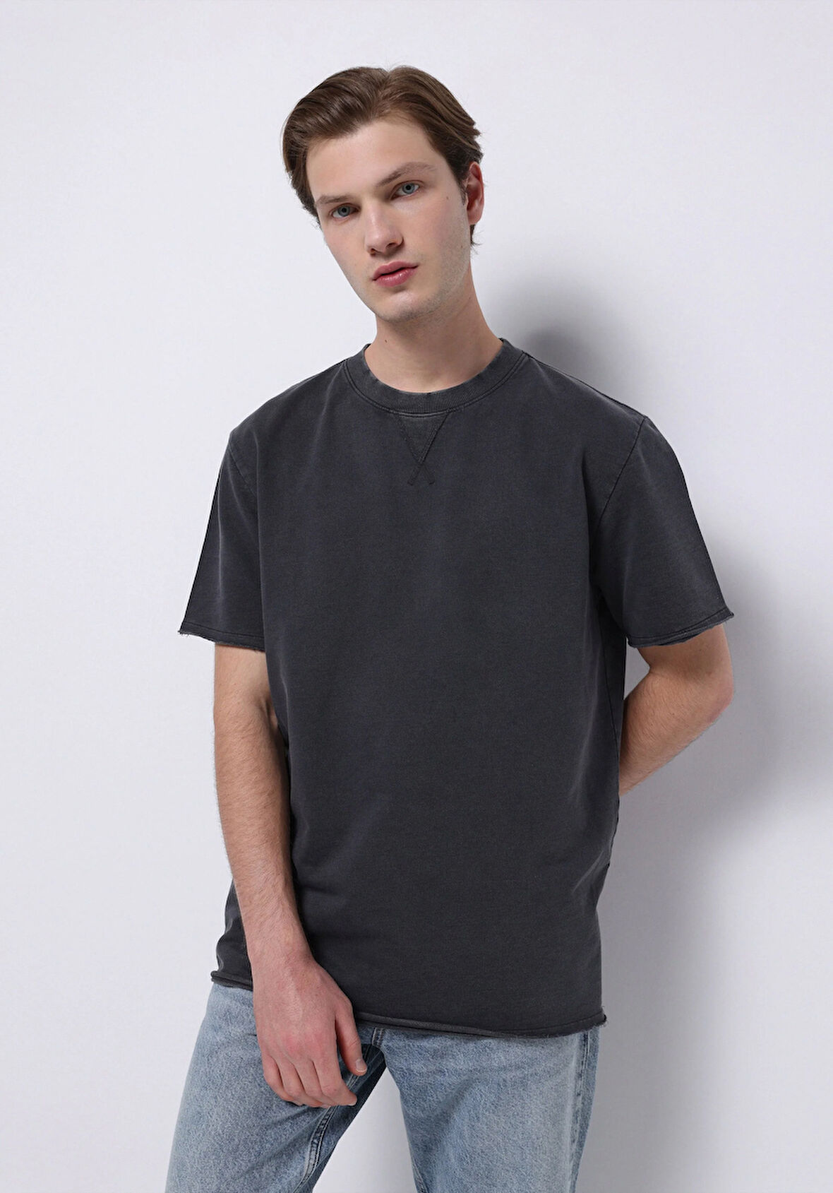 Comfort Fit Yuvarlak Yaka Düz Erkek Antrasit Kısa Kol Tişört