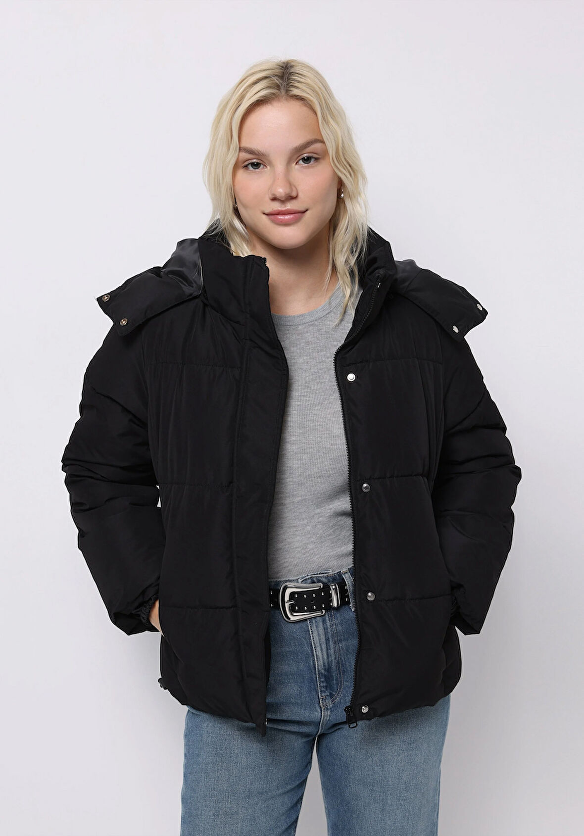 Regular Fit Kapüşonlu Fermuarlı Astarlı Çıkarılabilir Kapüşonlu Kadın Siyah Mont