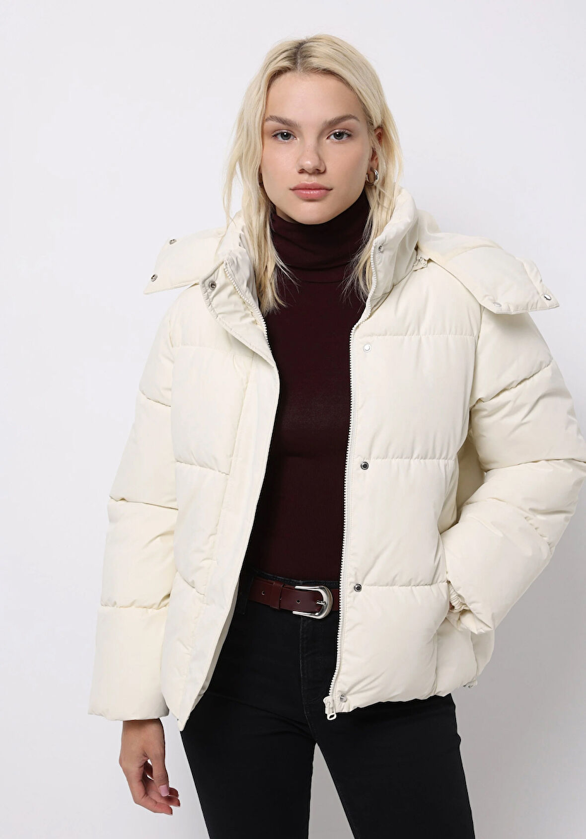 Regular Fit Kapüşonlu Fermuarlı Astarlı Çıkarılabilir Kapüşonlu Kadın Ekru Mont