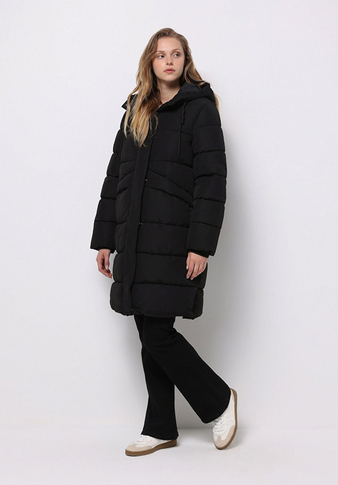 Regular Fit Kapüşonlu Fermuarlı Astarlı Suya Dayanıklı Kadın Siyah Kaban