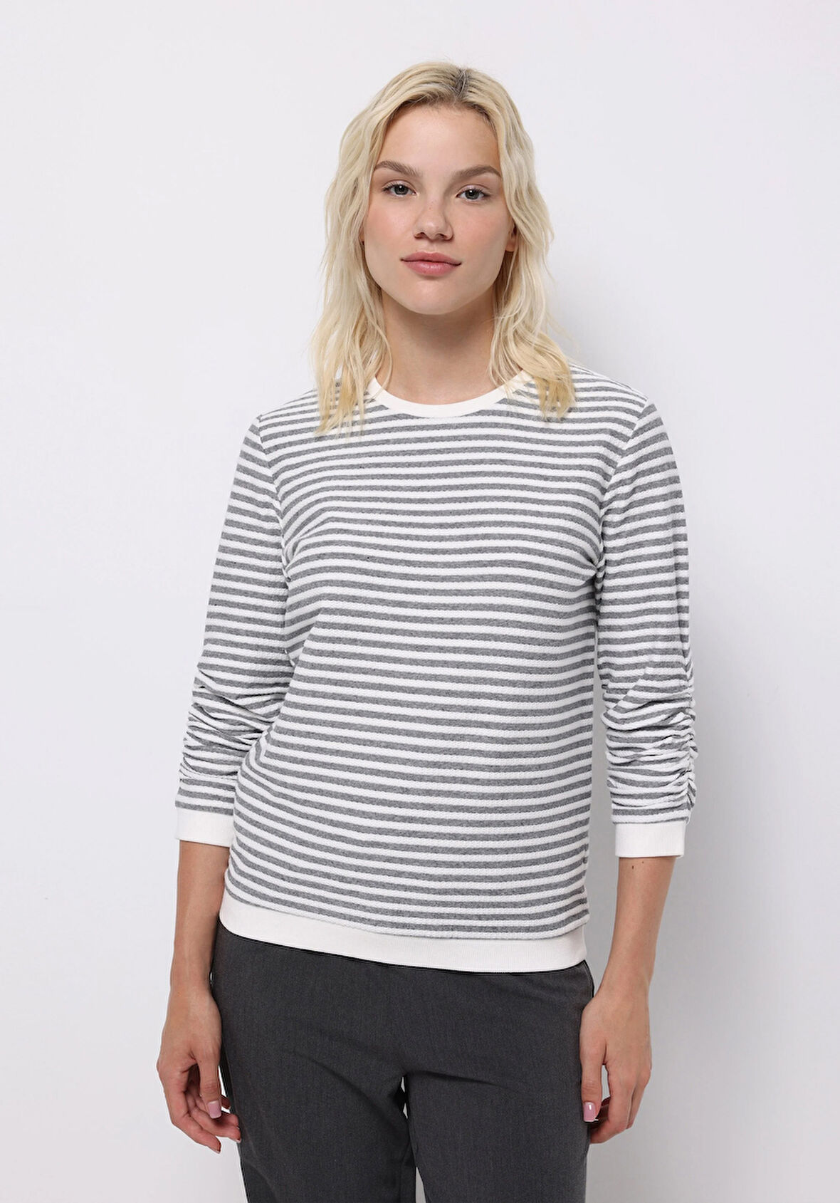 Regular Fit Yuvarlak Yaka Çizgili Kadın Beyaz ¾ Kol Tişört