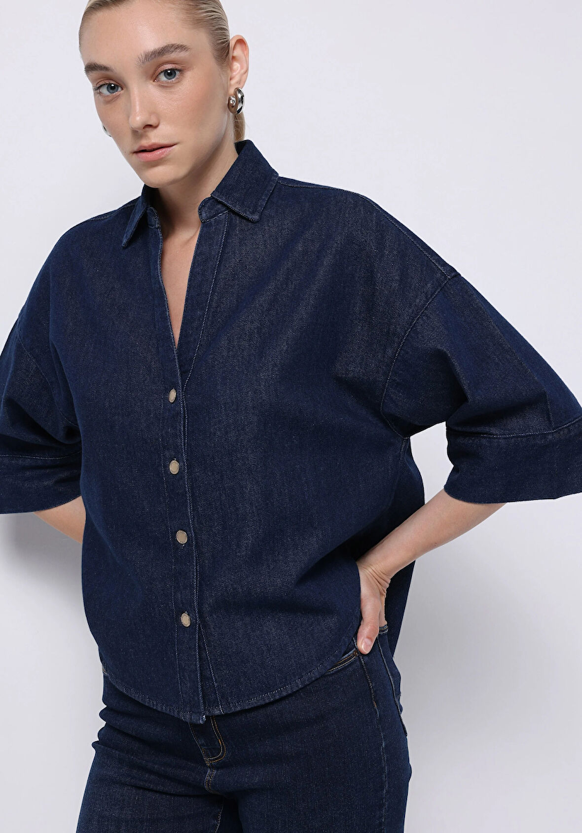 Oversize Fit Klasik Bedenli Düz Kadın Siyah Uzun Kol Gömlek