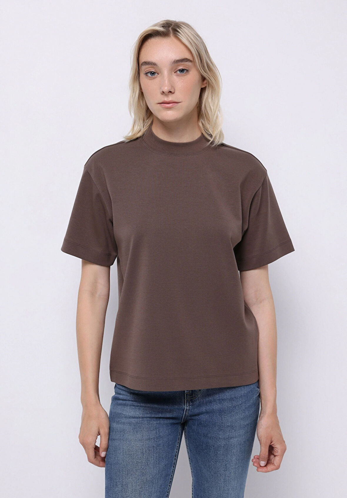 Regular Fit Yuvarlak Yaka Düz Kadın Kahverengi Kısa Kol Tişört