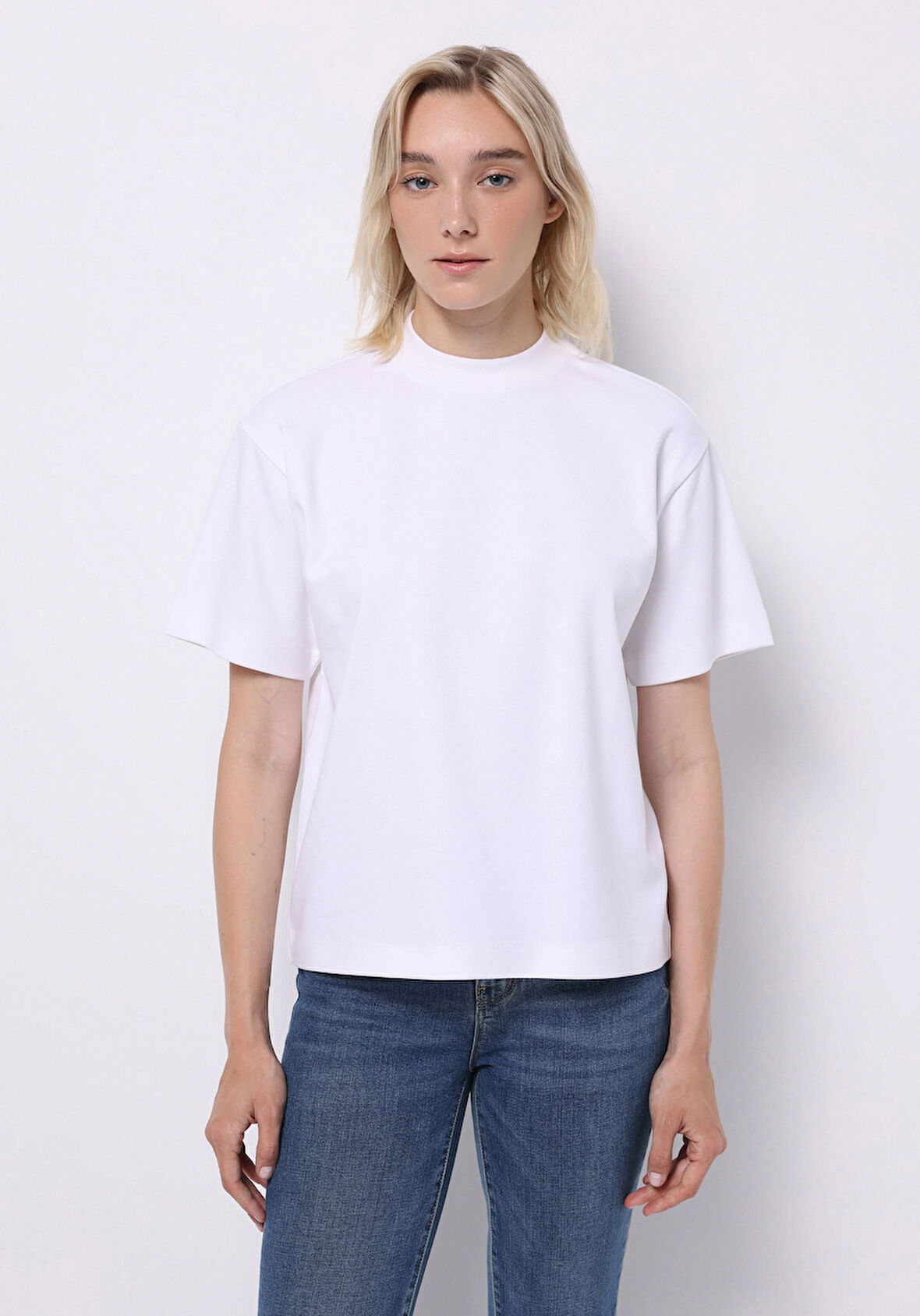 Regular Fit Yuvarlak Yaka Düz Kadın Beyaz Kısa Kol Tişört