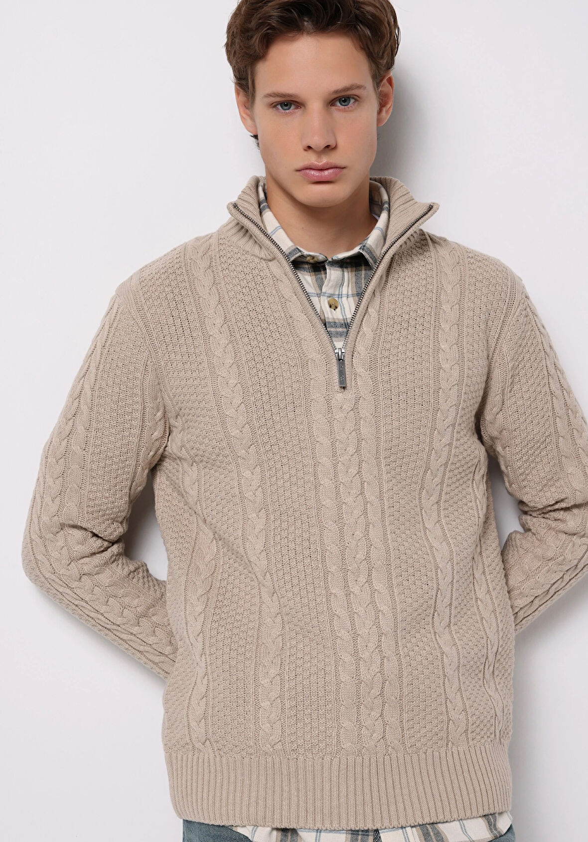 Regular Fit Dik Yaka Jakarlı Erkek Ekru Kazak