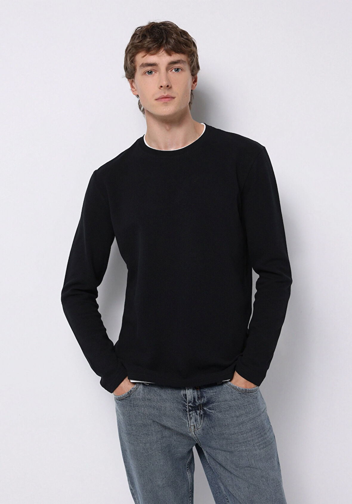 Regular Fit Yuvarlak Yaka Jakarlı Erkek Siyah Uzun Kol Tişört