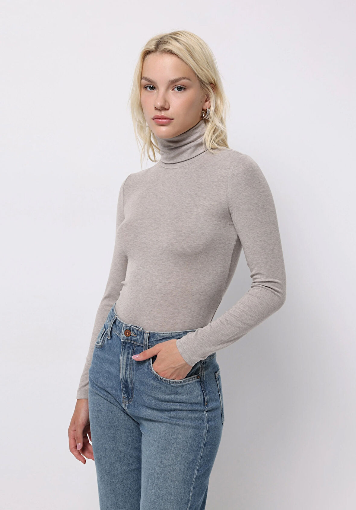 Slim Fit Balıkçı Yaka Düz Kadın Bej Uzun Kol Tişört