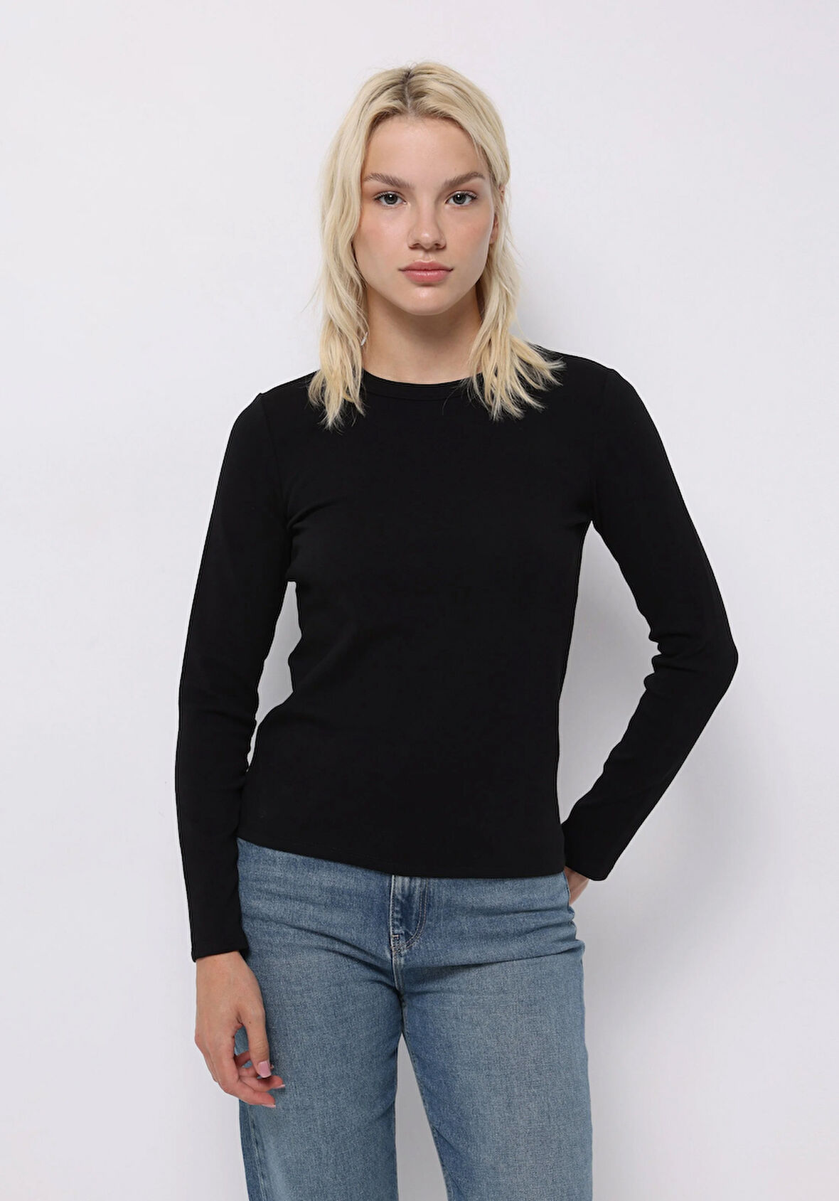 Slim Fit Yuvarlak Yaka Düz Kadın Siyah Uzun Kol Tişört