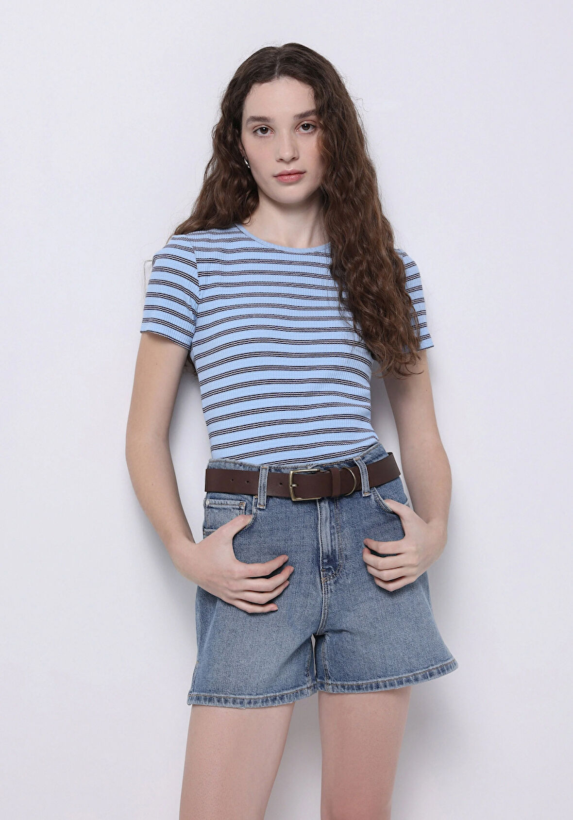 Slim Fit Yuvarlak Yaka Çizgili Kadın Mavi Kısa Kol Tişört