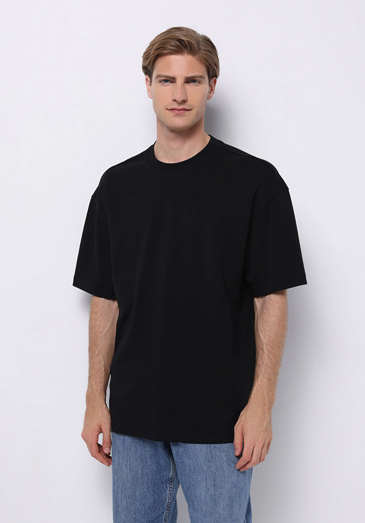 Oversize Fit Yuvarlak Yaka Düz Erkek Siyah Kısa Kol Tişört