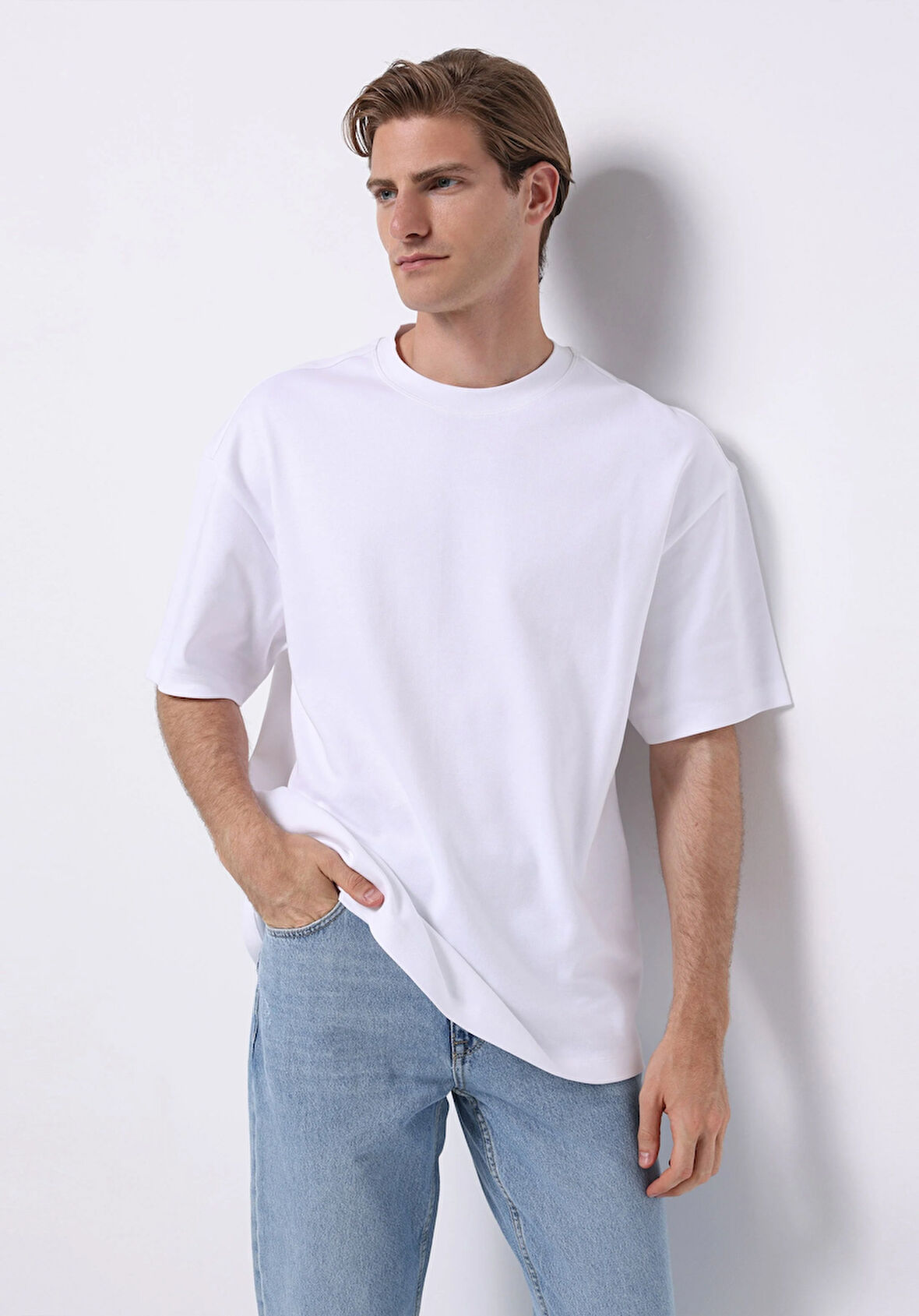 Oversize Fit Yuvarlak Yaka Düz Erkek Beyaz Kısa Kol Tişört