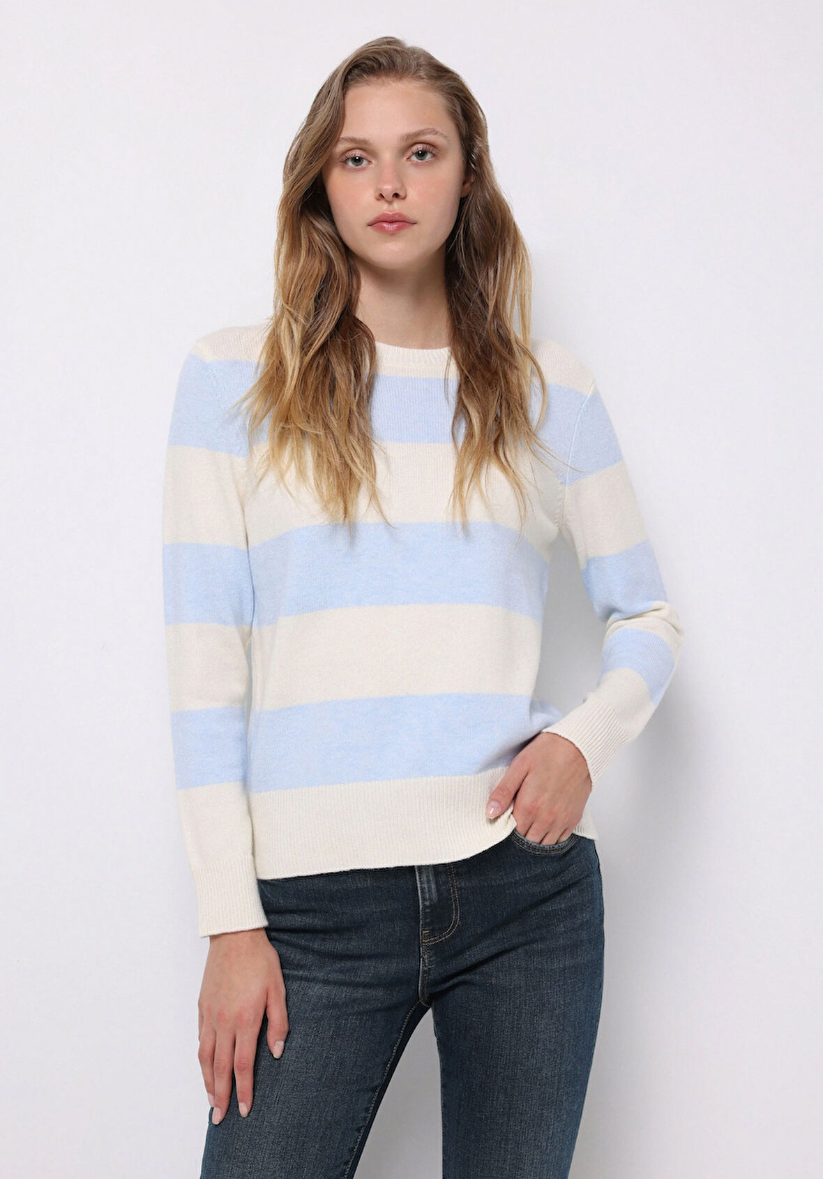 Regular Fit Yuvarlak Yaka Çizgili Kadın Beyaz Kazak