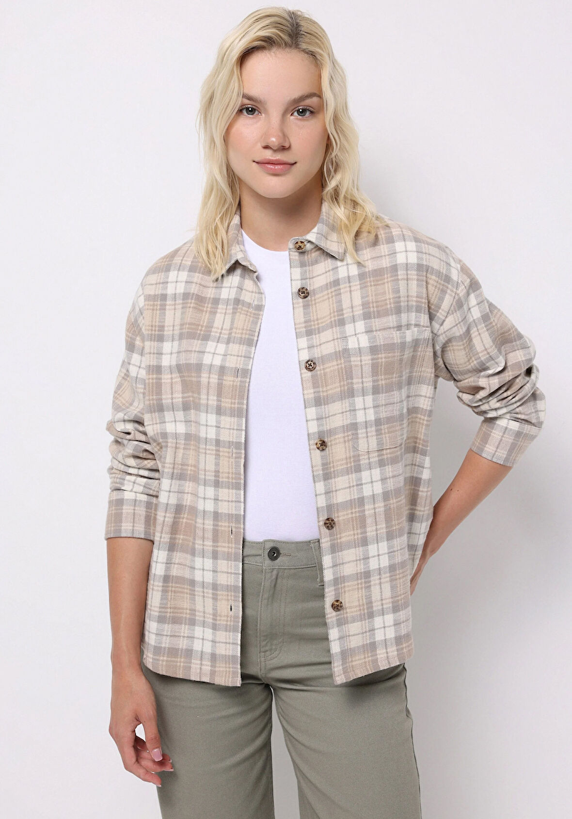 Regular Fit Shirt Neck Ekoseli Kadın Bej Uzun Kol Gömlek