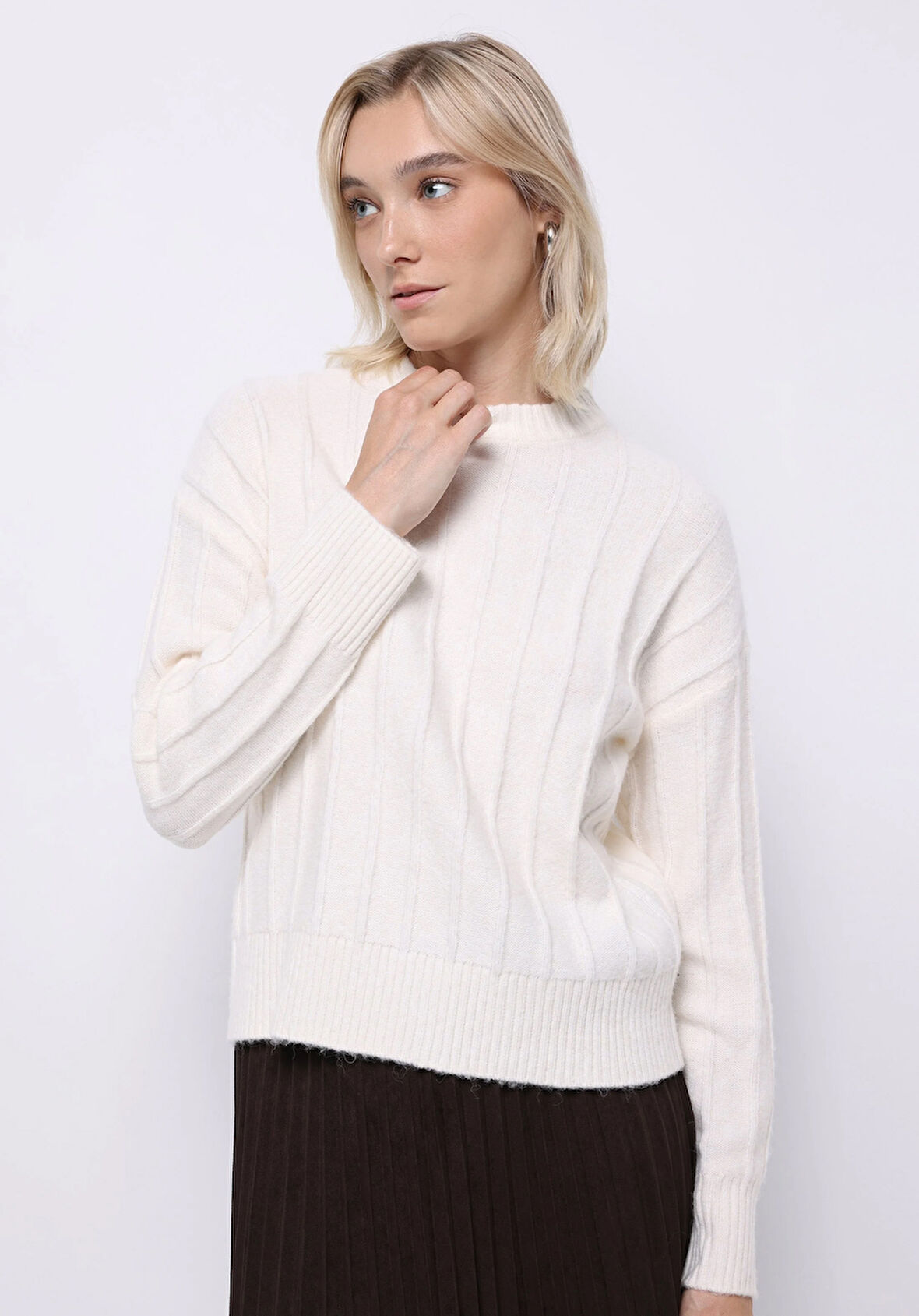 Regular Fit Yarım Balıkçı Yaka Düz Kadın Beyaz Kazak