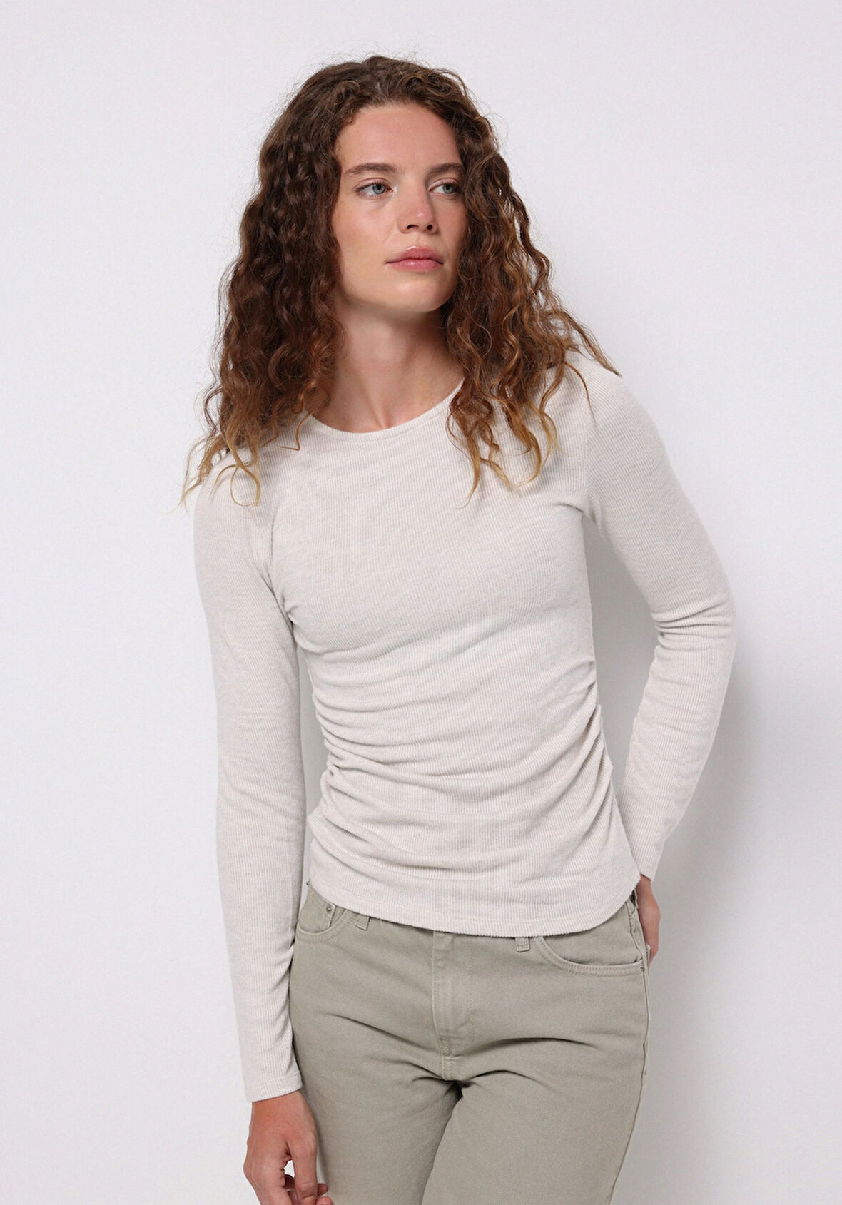 Slim Fit Yuvarlak Yaka Düz Kadın Ekru Tişört