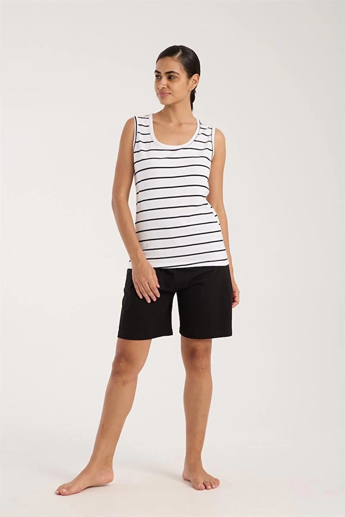 Giyim Kadın Kalın Askılı Beyaz Şortlu Pijama Takımı