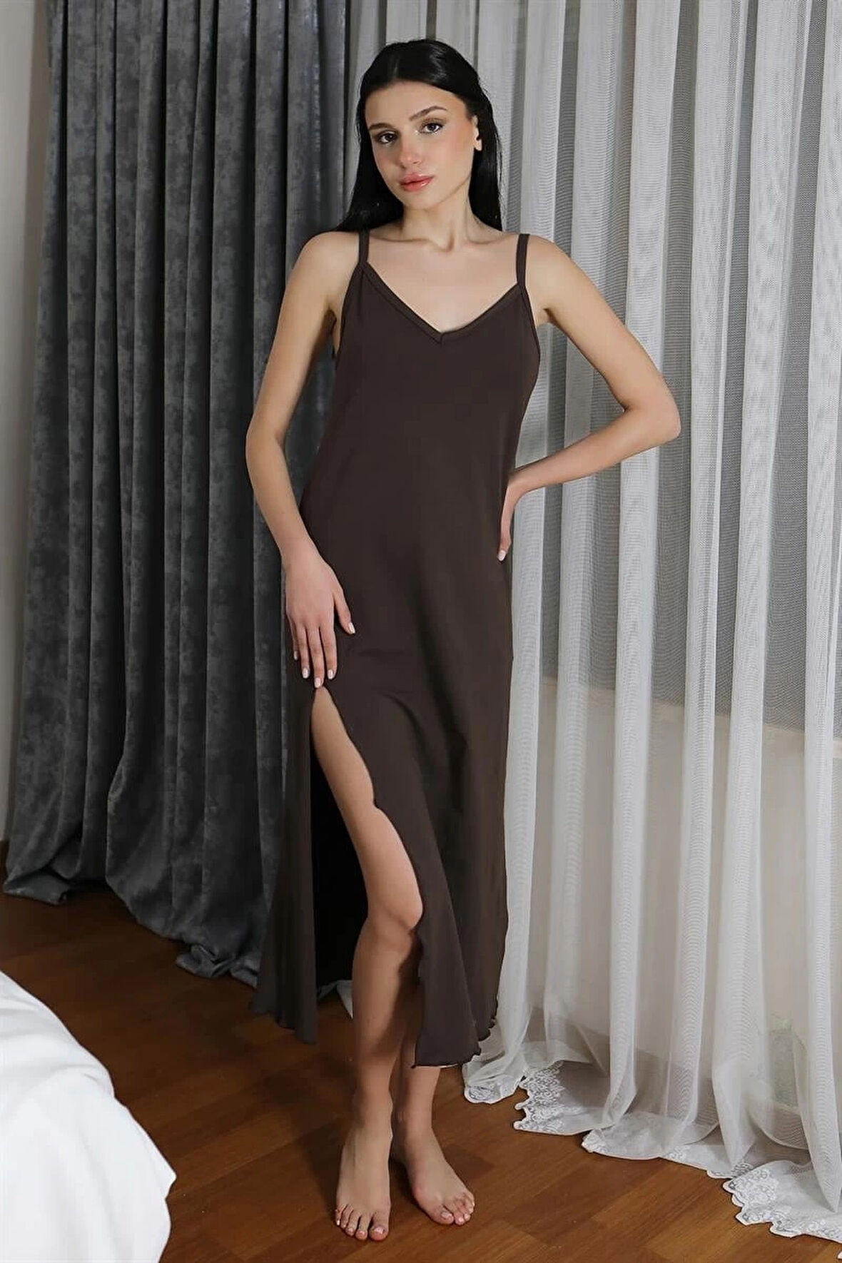 Giyim Kadın İp Askılı Uzun Yırtmaçlı Pamuk Penye Gecelik Kahve