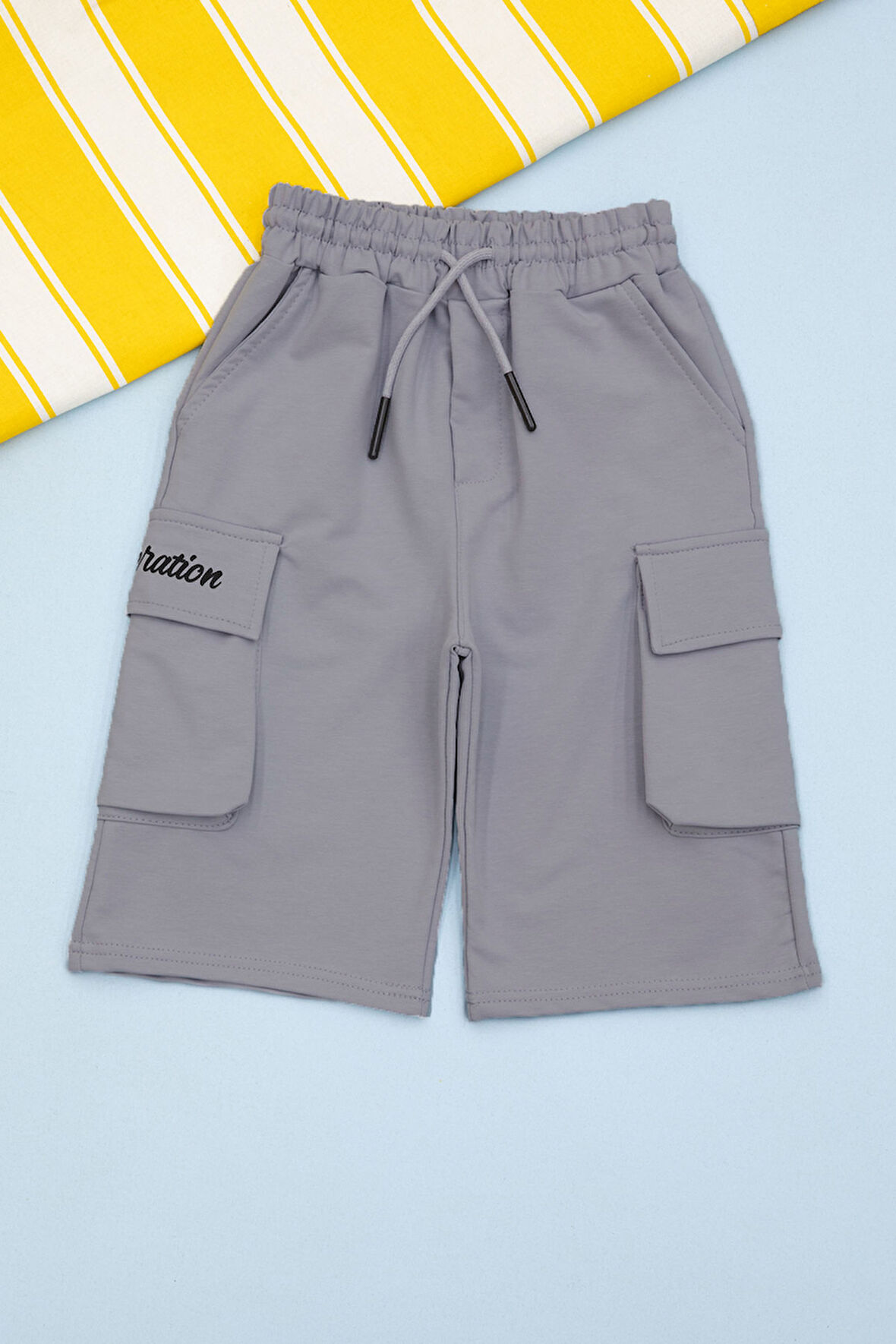 Koyu Gri Cebi Yazı Baskılı Beli Lastikli Erkek Çocuk Şort 21172