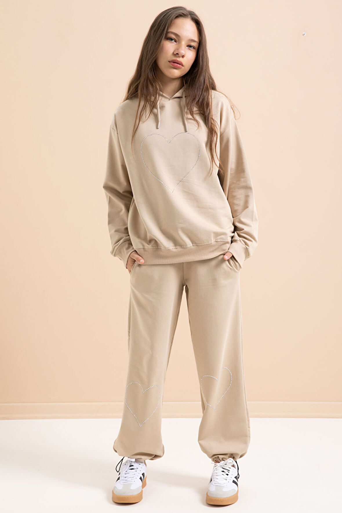 Bej Kalp Desenli Kapüşonlu Kız Çocuk Eşofman Takımı 21254