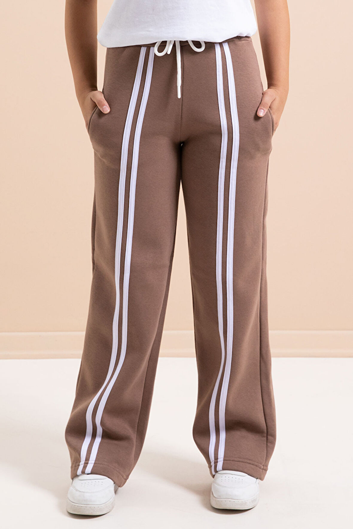 Kahve Önü Şeritli Geniş Paça Şardonlu Kız Çocuk Basic Eşofman Altı 21274