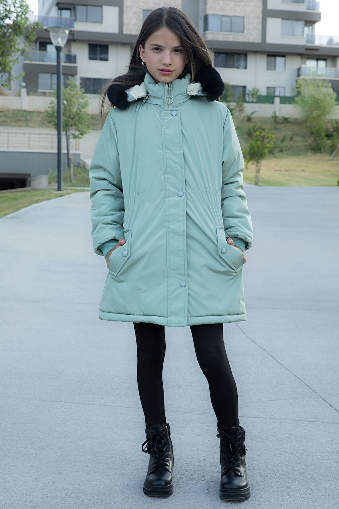 Yeşil Çıtçıtlı Cepli Esnek Bel İçi Kürklü Kız Çocuk Kapüşonlu Mont 21303