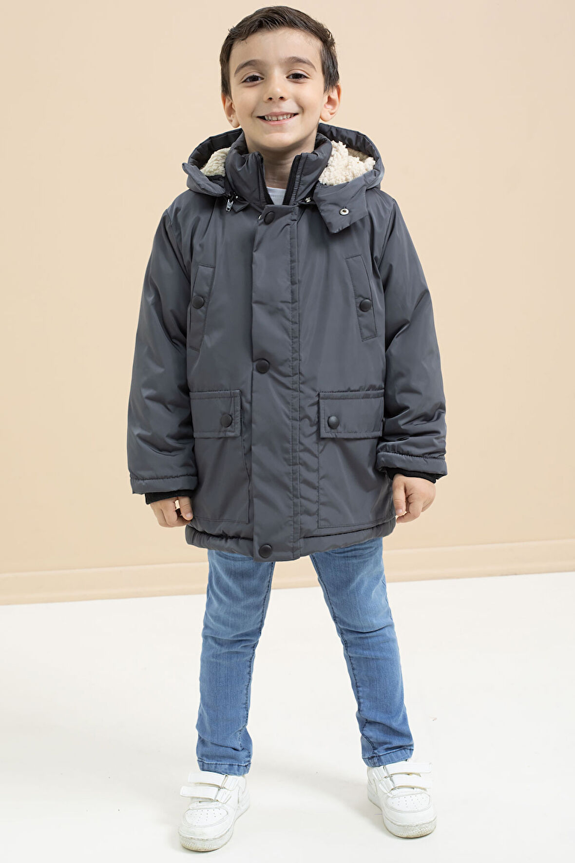 Füme İçi Kürklü Çıkarılabilir Kapüşonlu Basic Erkek Çocuk Şişme Mont 21442