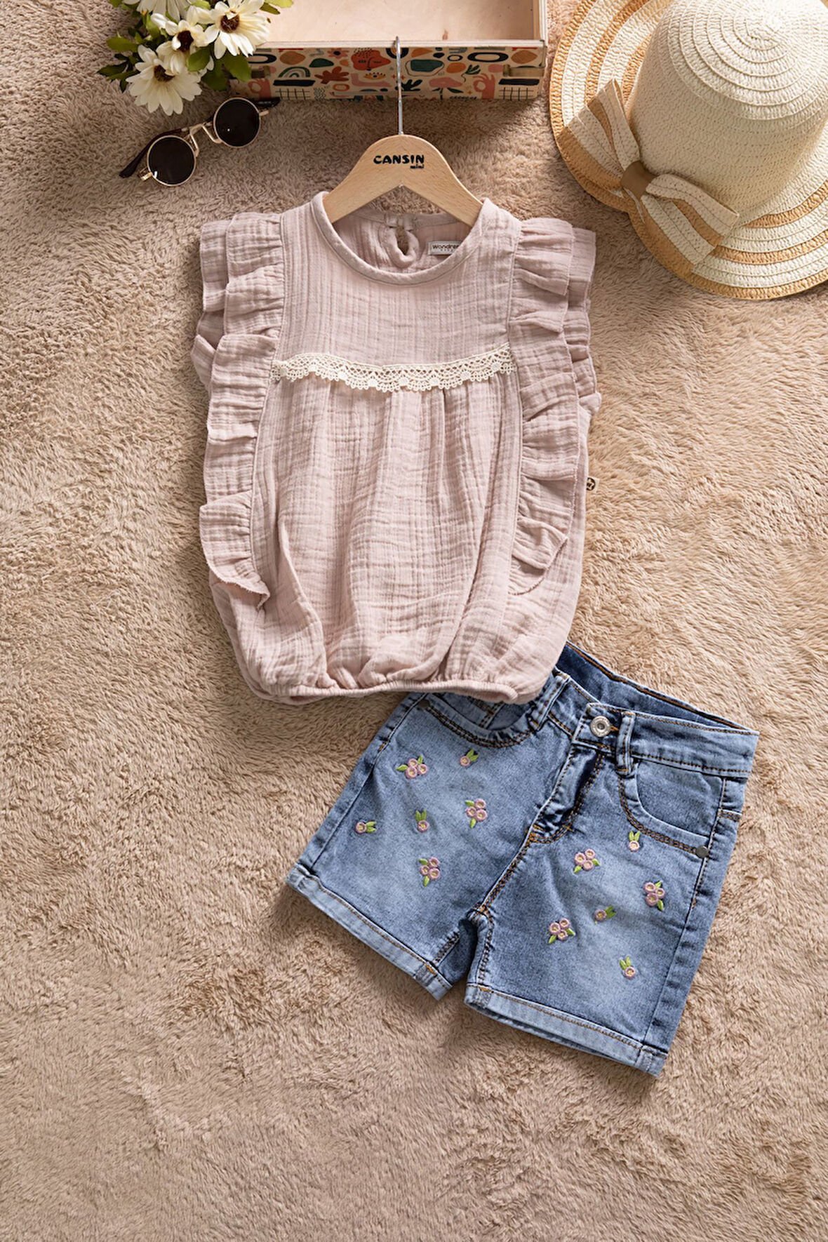 Kahverengi Dantel Detaylı Bluzlu Jean Şortlu Kız Çocuk 2li Takım 22662