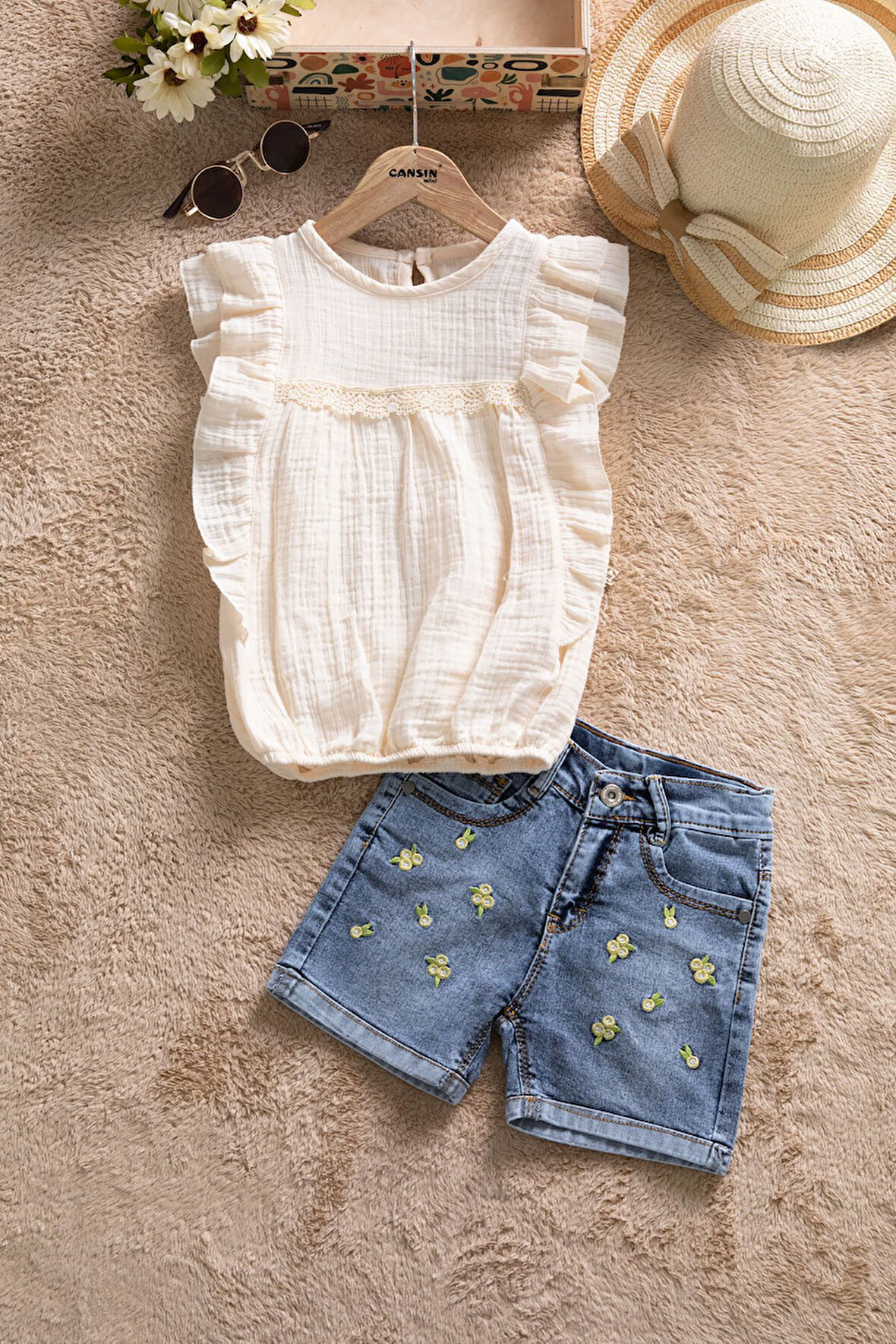 Bej Dantel Detaylı Bluzlu Jean Şortlu Kız Çocuk 2li Takım 22663