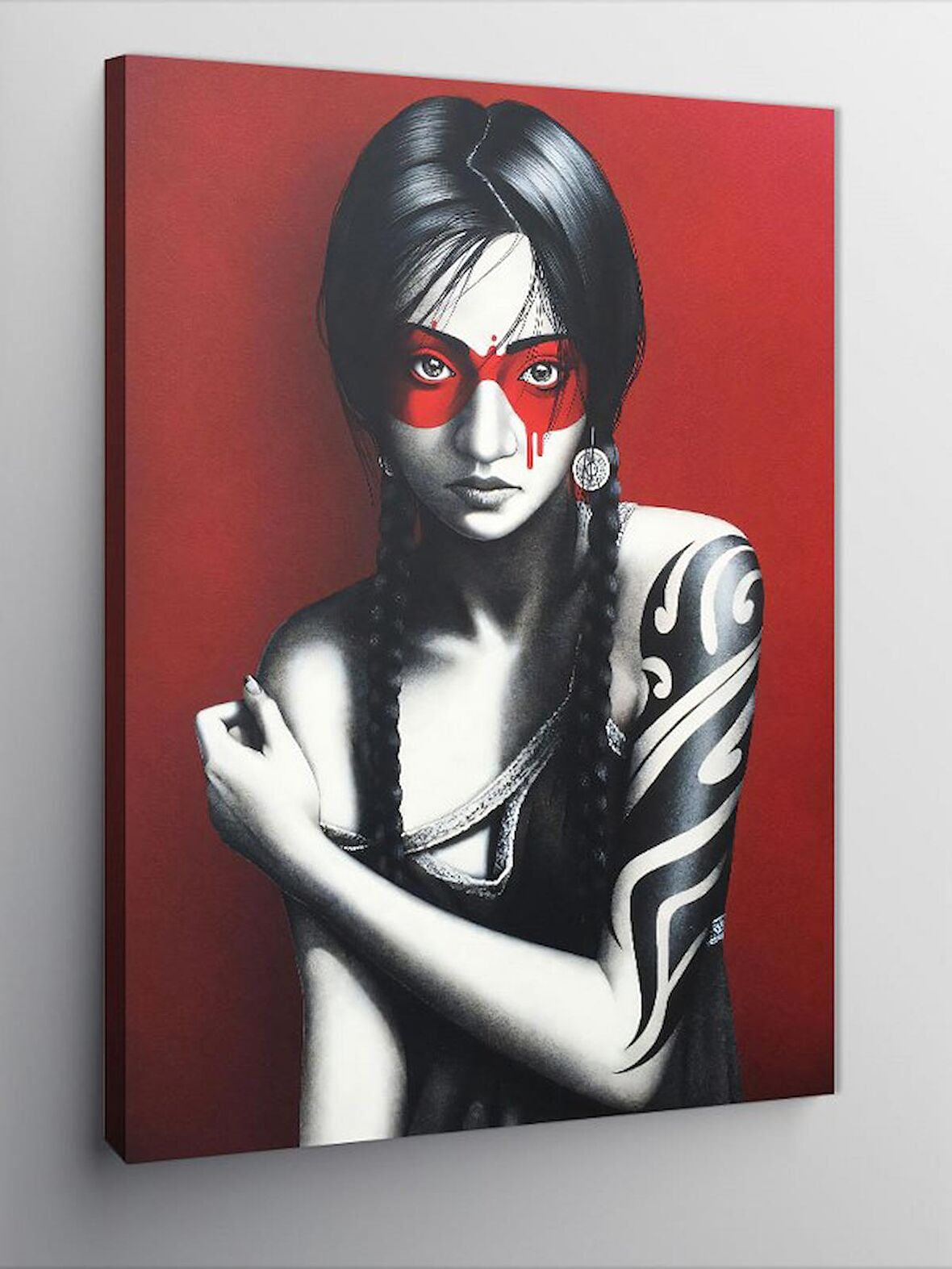 Kanvas Tablo Maskeli Dövmeli Kız