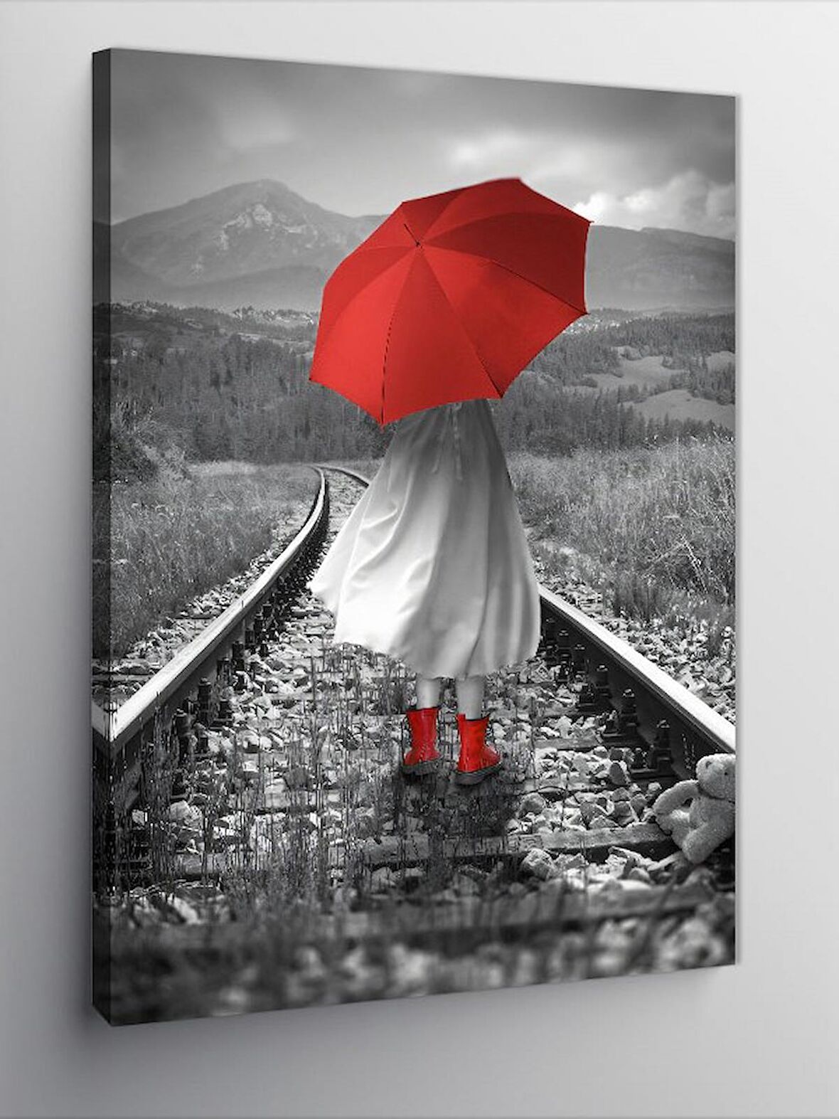 Kanvas Tablo Tren Rayındaki Çocuk