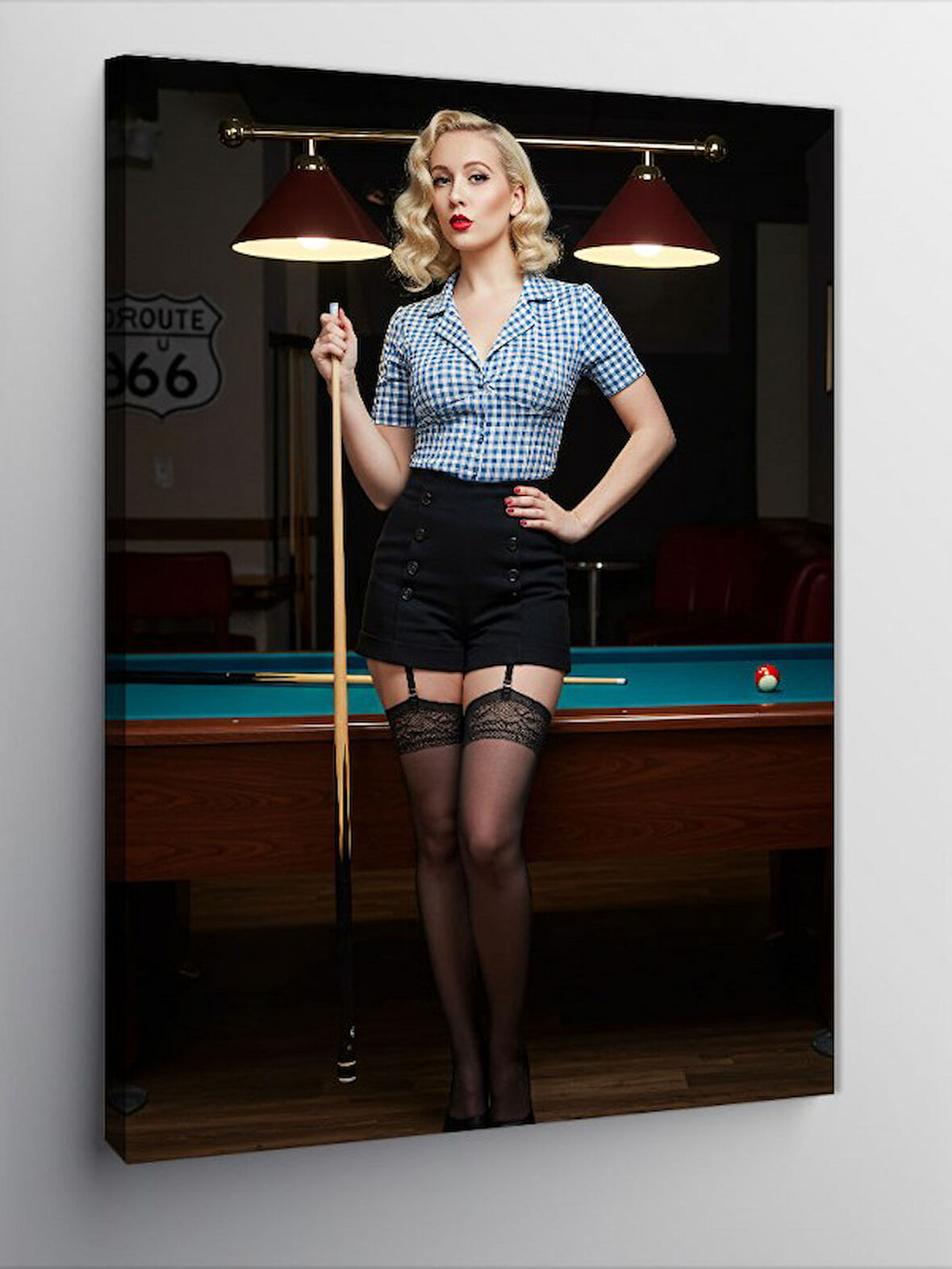 Kanvas Tablo Bilardo Masasında Kadın