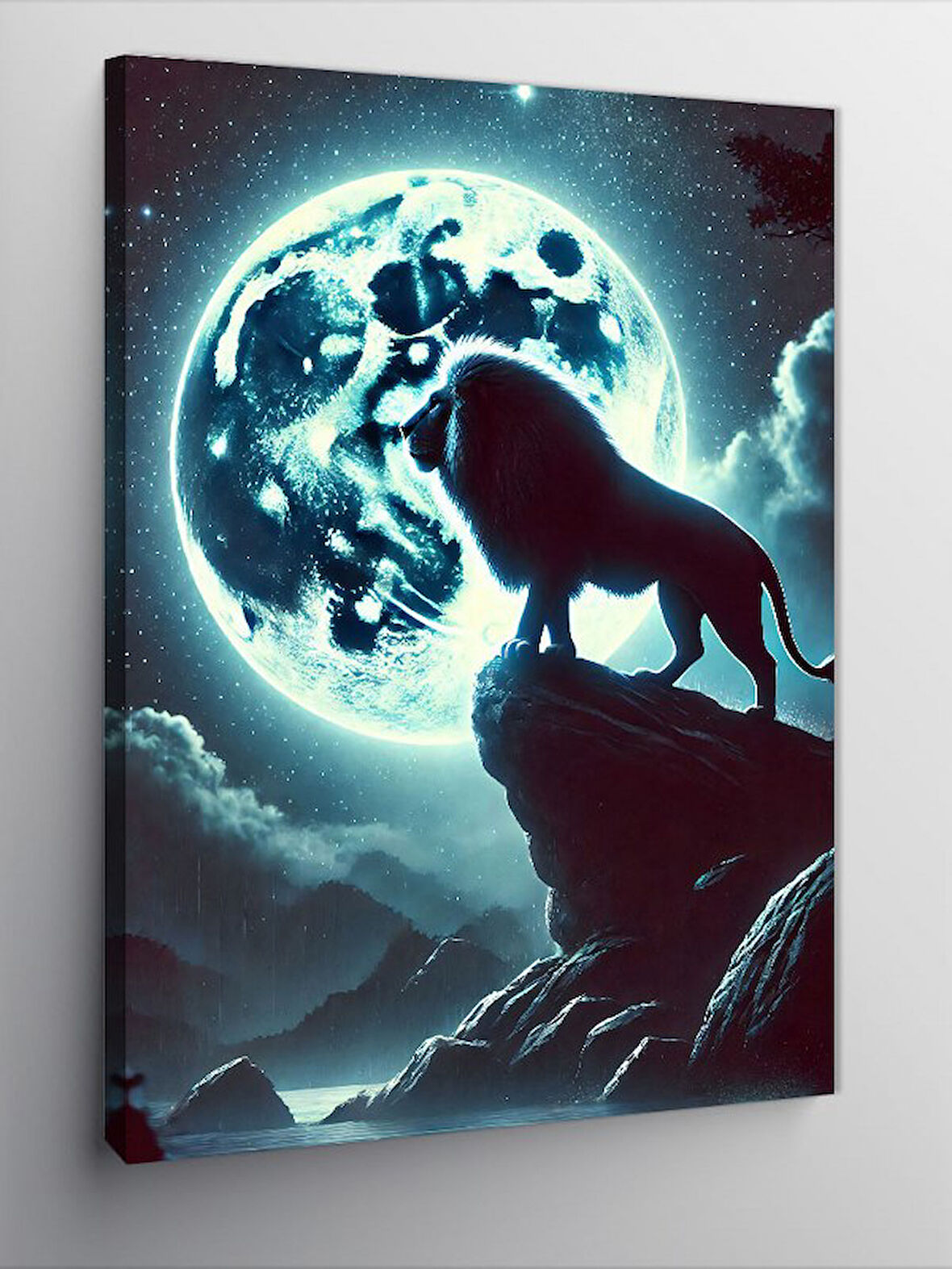 Kanvas Tablo Ayışığında Aslan ve Dağlar
