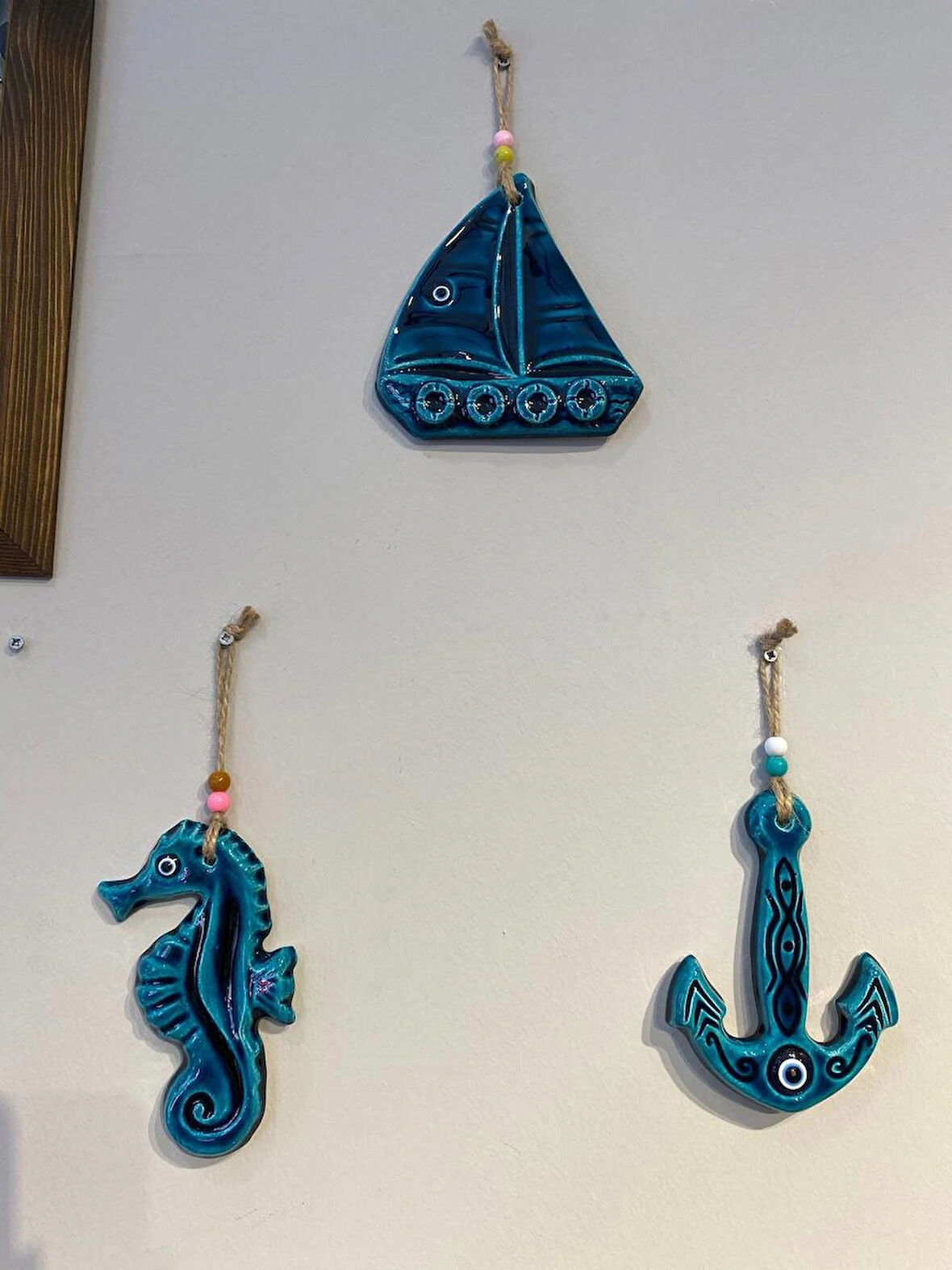 EL YAPIMI NAZAR BONCUĞU, DUVAR DEKORASYON ÜRÜNÜ, SERAMİK, EL İŞÇİLİĞİ, TURKUAZ RENKTE 3 DESEN MOTİFLİ