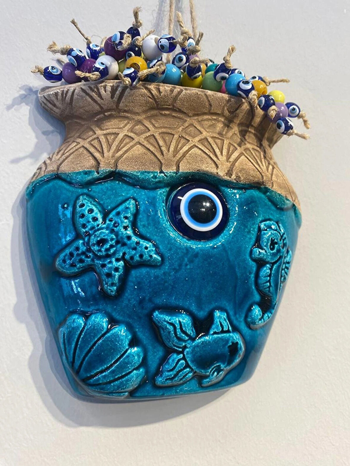 EL YAPIMI NAZAR BONCUĞU, DUVAR DEKORASYON ÜRÜNÜ, SERAMİK, EL İŞÇİLİĞİ, TURKUAZ RENKTE VAZO DESEN