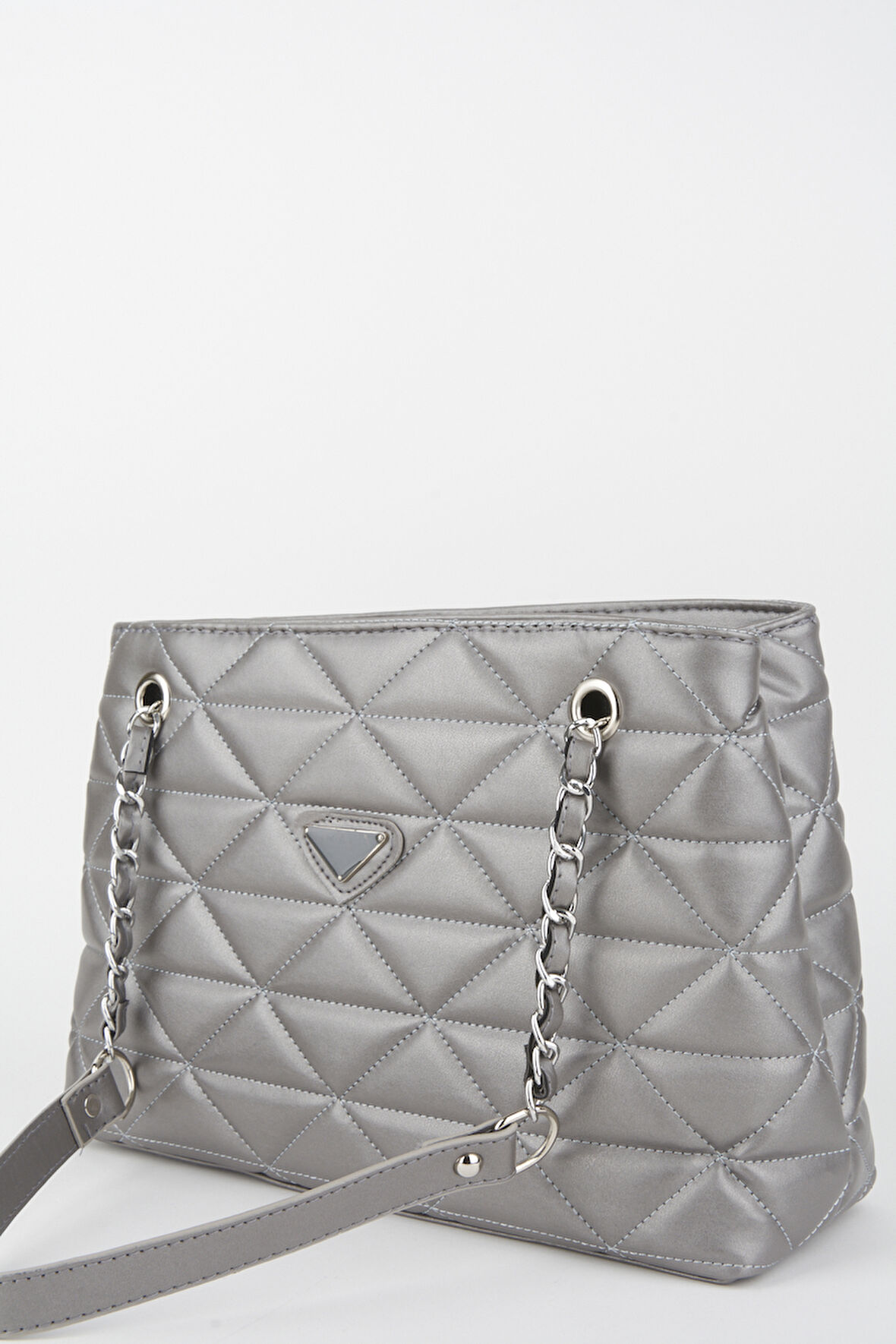 Gümüş Deri Kapitone 3 Bölme Fermuar Kapama Zincir Askılı Astarlı El Kol Ve Omuz Çantası