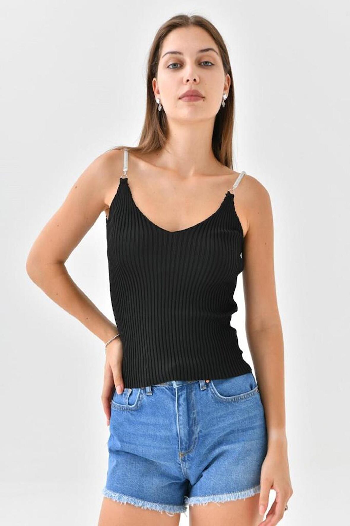 Askılı Sim Detaylı Siyah Triko Crop Top