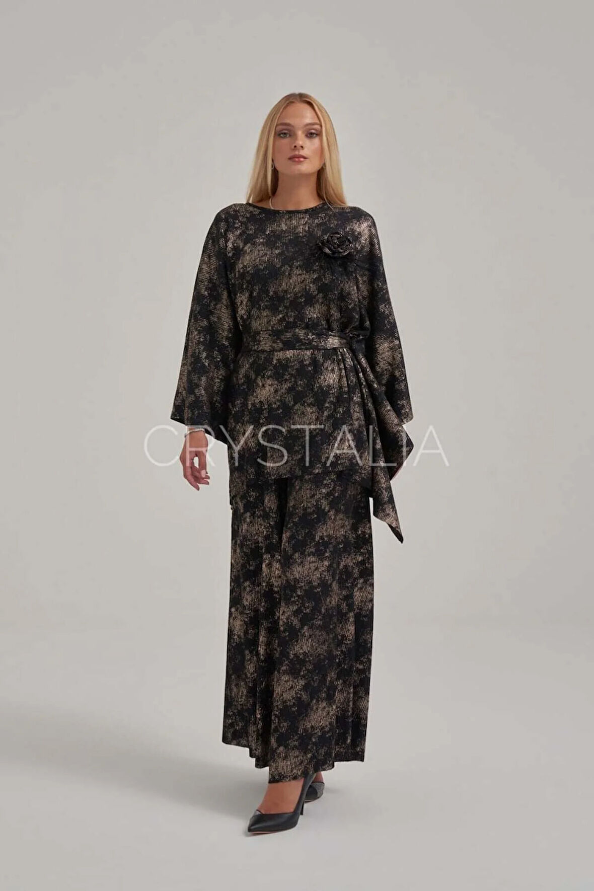 Gold Desenli Belden Kuşaklı Siyah Takım