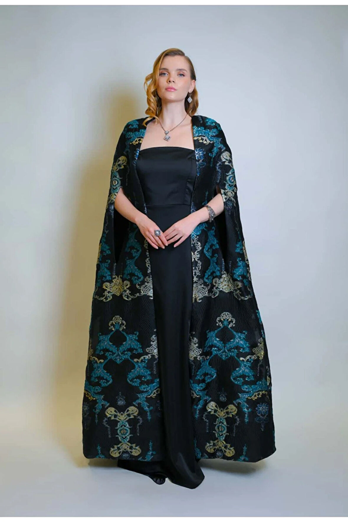 Özel Turkuaz Desen Jakar Kumaş Ve Straplez Saten Elbise Kaftan Set