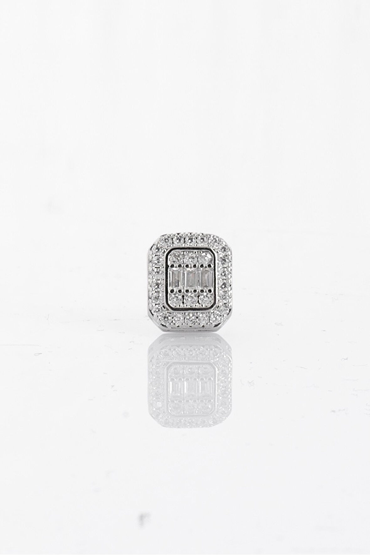Square Cut Baguette Paved Küpe