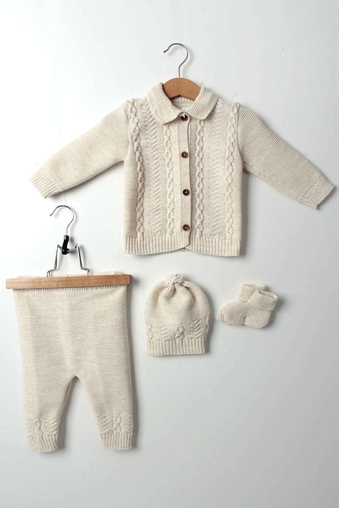 Unisex Bebek Bej Triko Takım 4'lü Hırka, Pantolon, Bere, Patik Orta Kalın Örgü