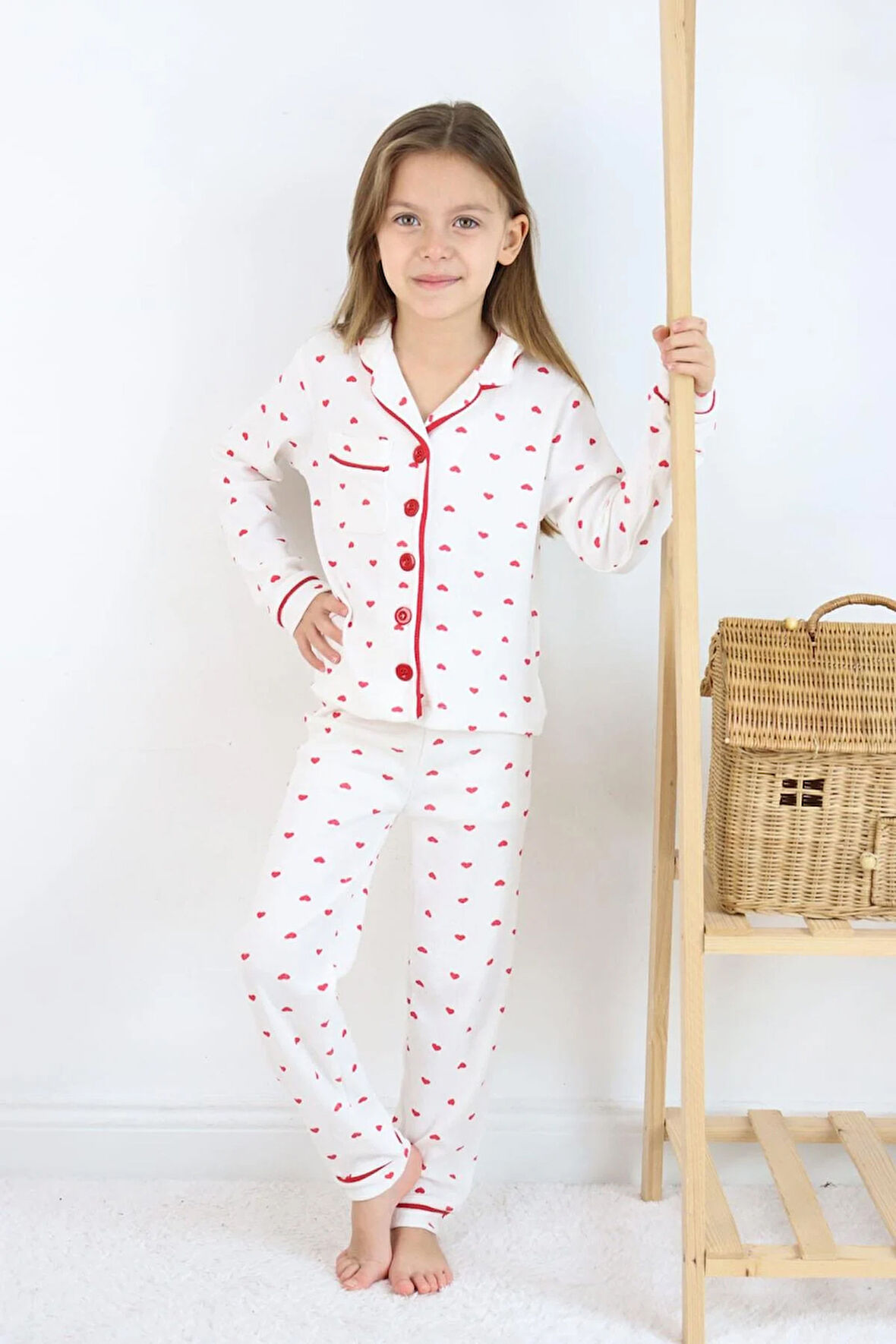 Kız Çocuk Kırmızı Kalpli Pamuklu Pijama Takımı - Uzun Kollu Düğmeli Rahat Takım